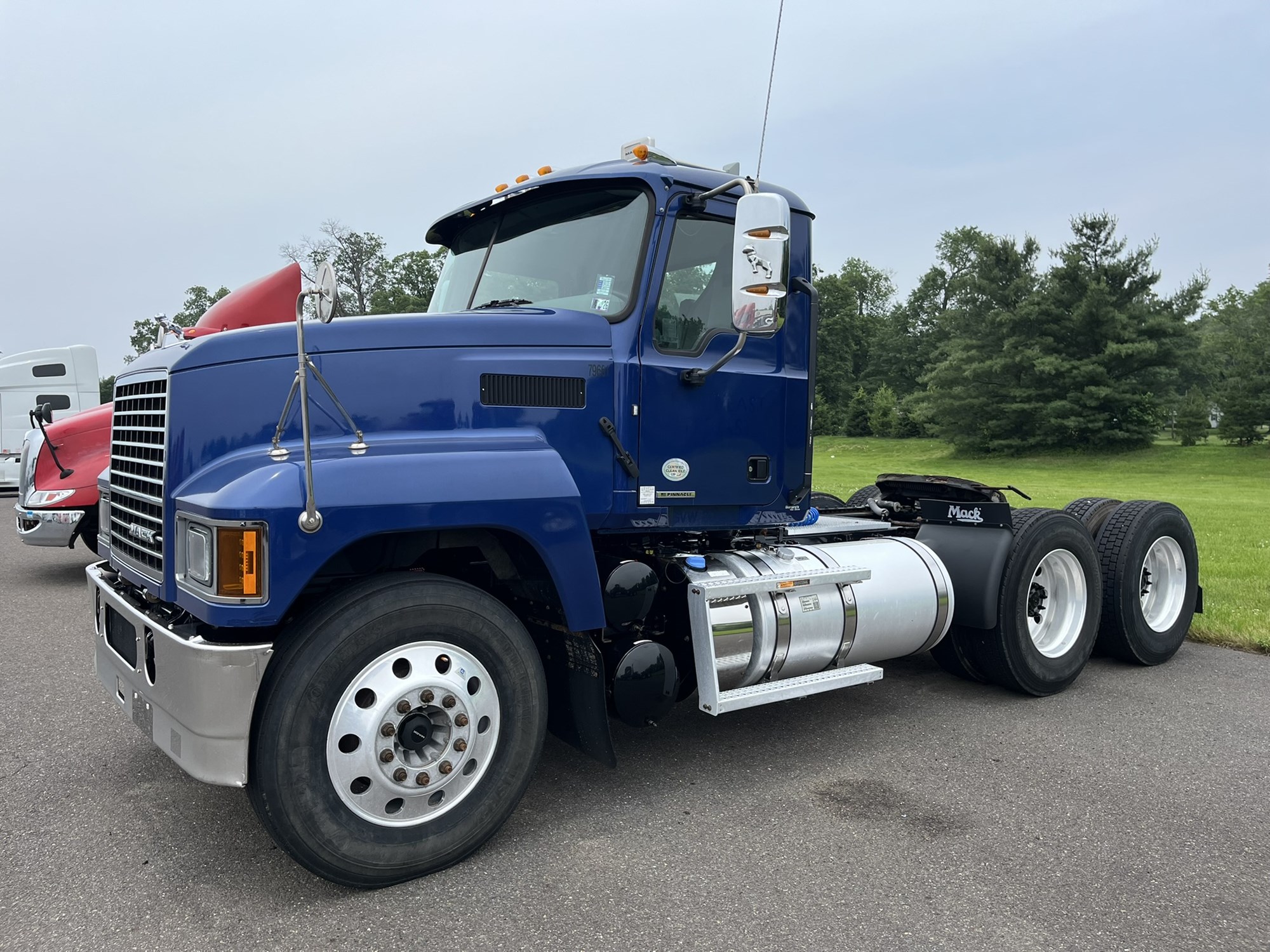 2019 MACK PI64T - image 1 of 6
