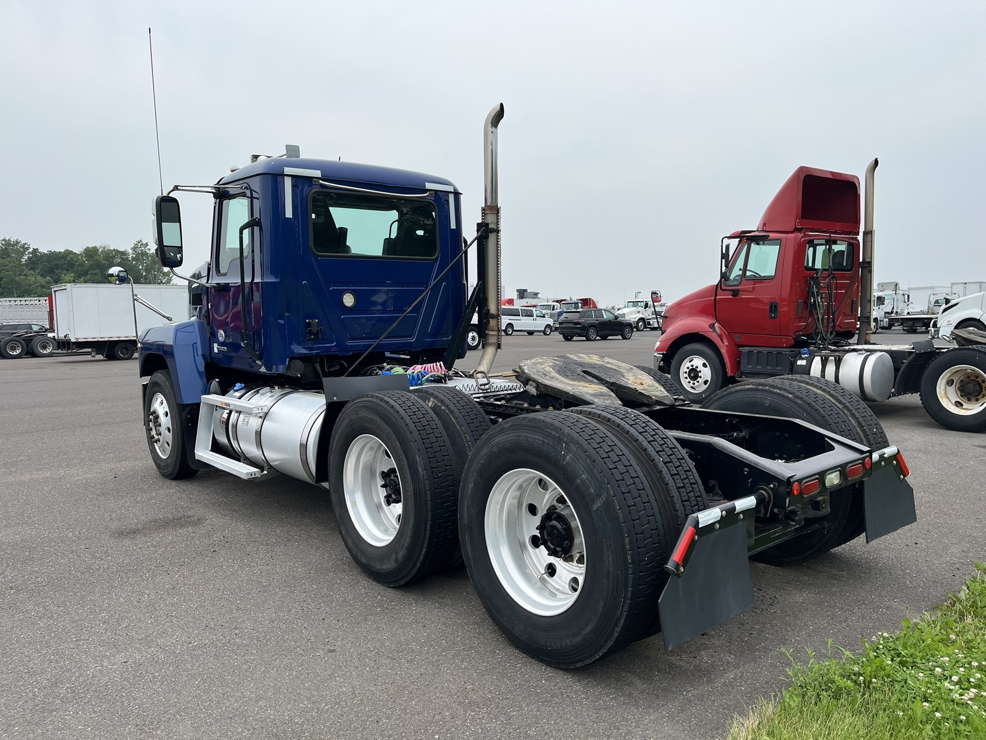 2019 MACK PI64T - image 6 of 6