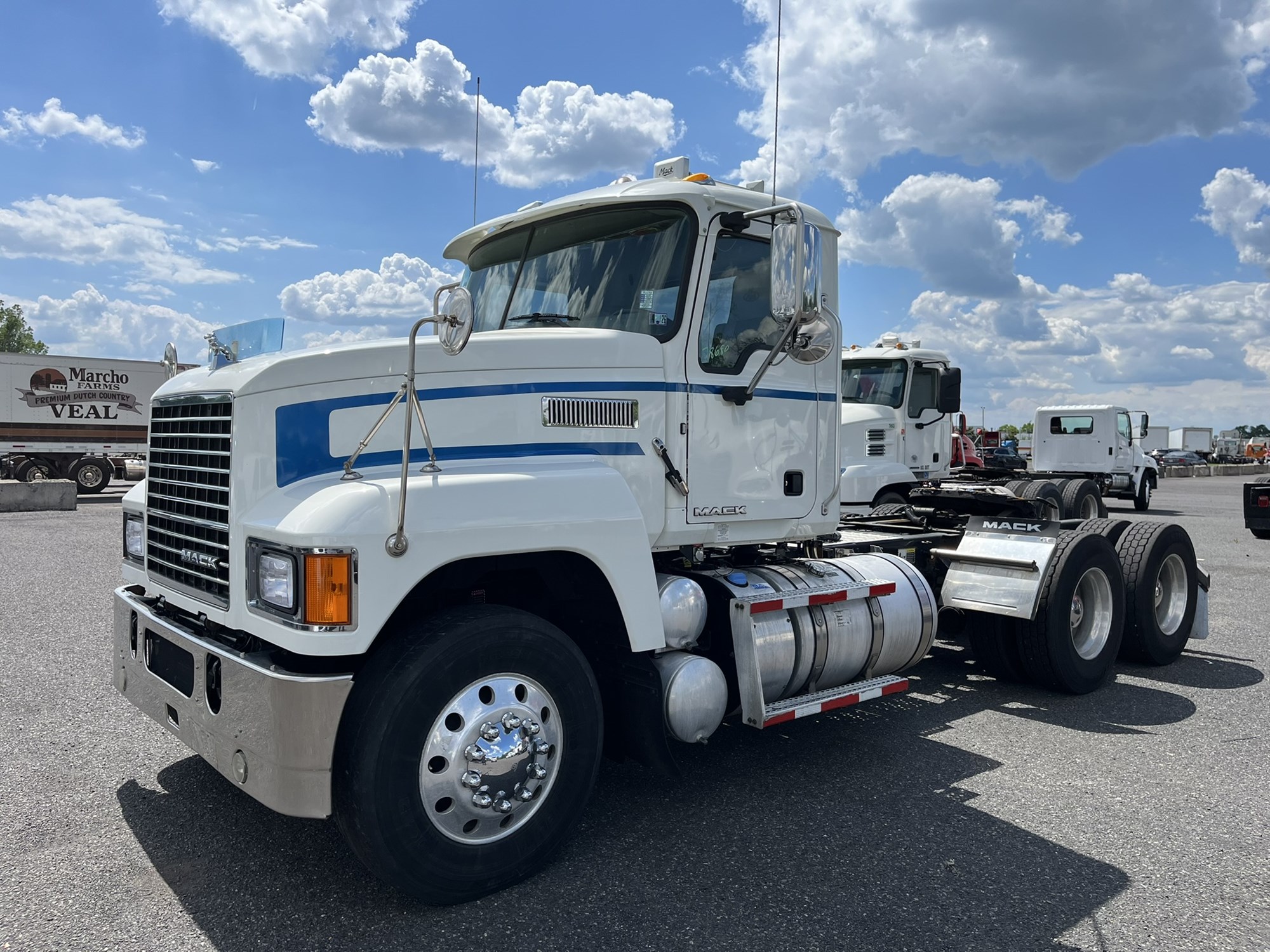 2018 MACK CHU613 1001001-01 2018 MACK CHU613 1001001-01