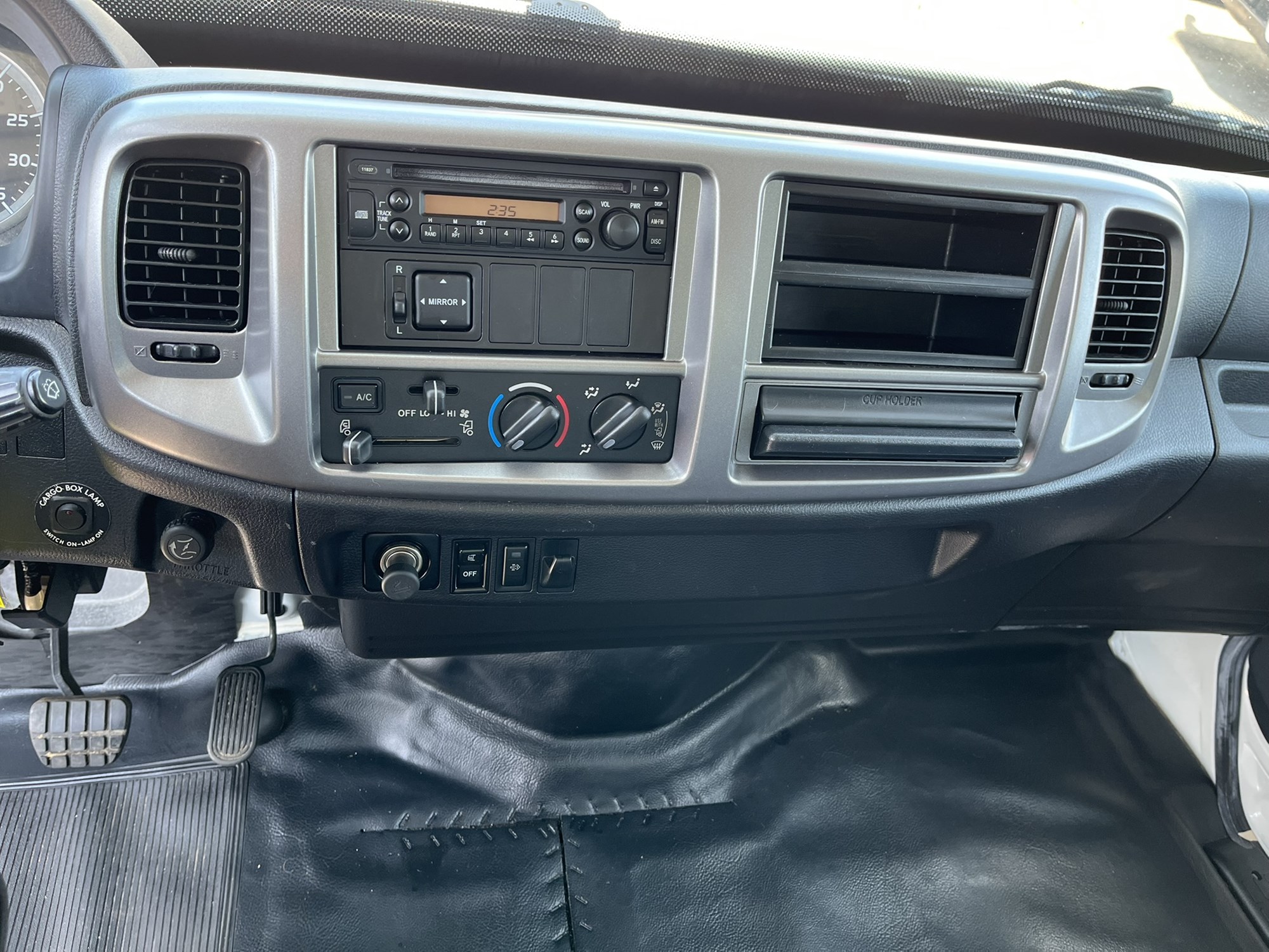 2012 HINO 268 1039063-11 2012 HINO 268 1039063-11