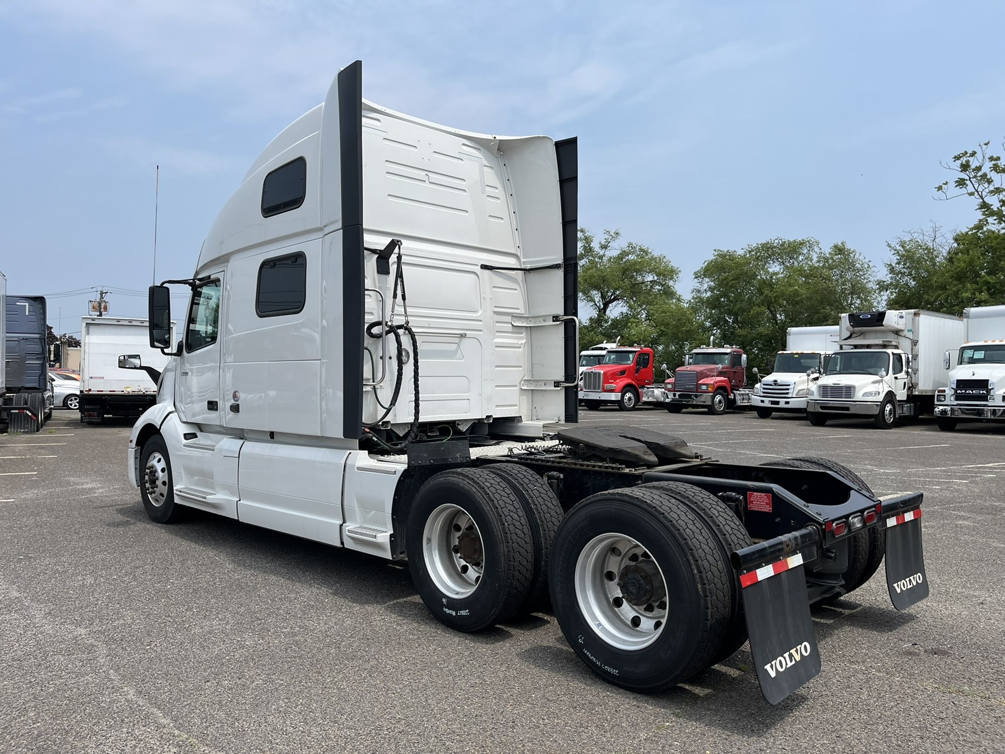 2023 Volvo VNL 860 - image 6 of 6
