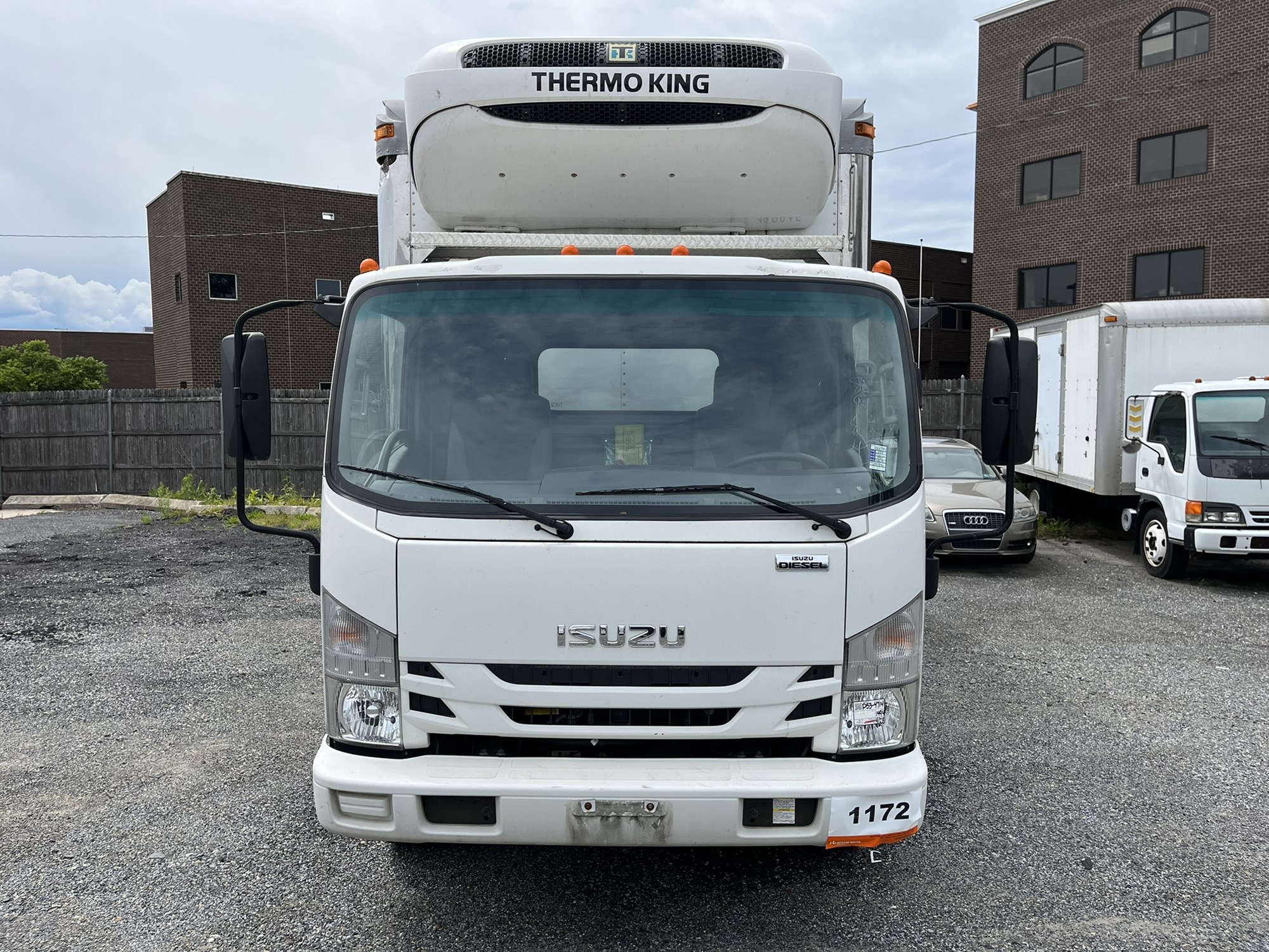 2018 Isuzu NRR - image 2 of 6