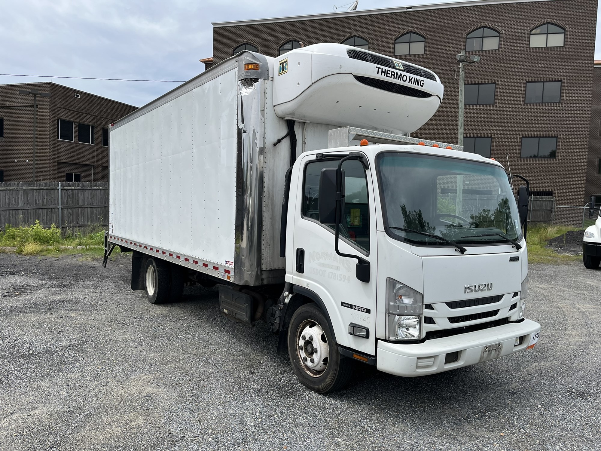2018 Isuzu NRR - image 3 of 6