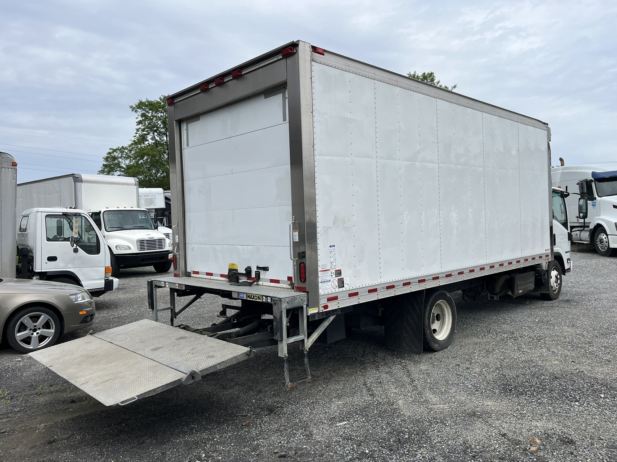 2018 Isuzu NRR - image 4 of 6