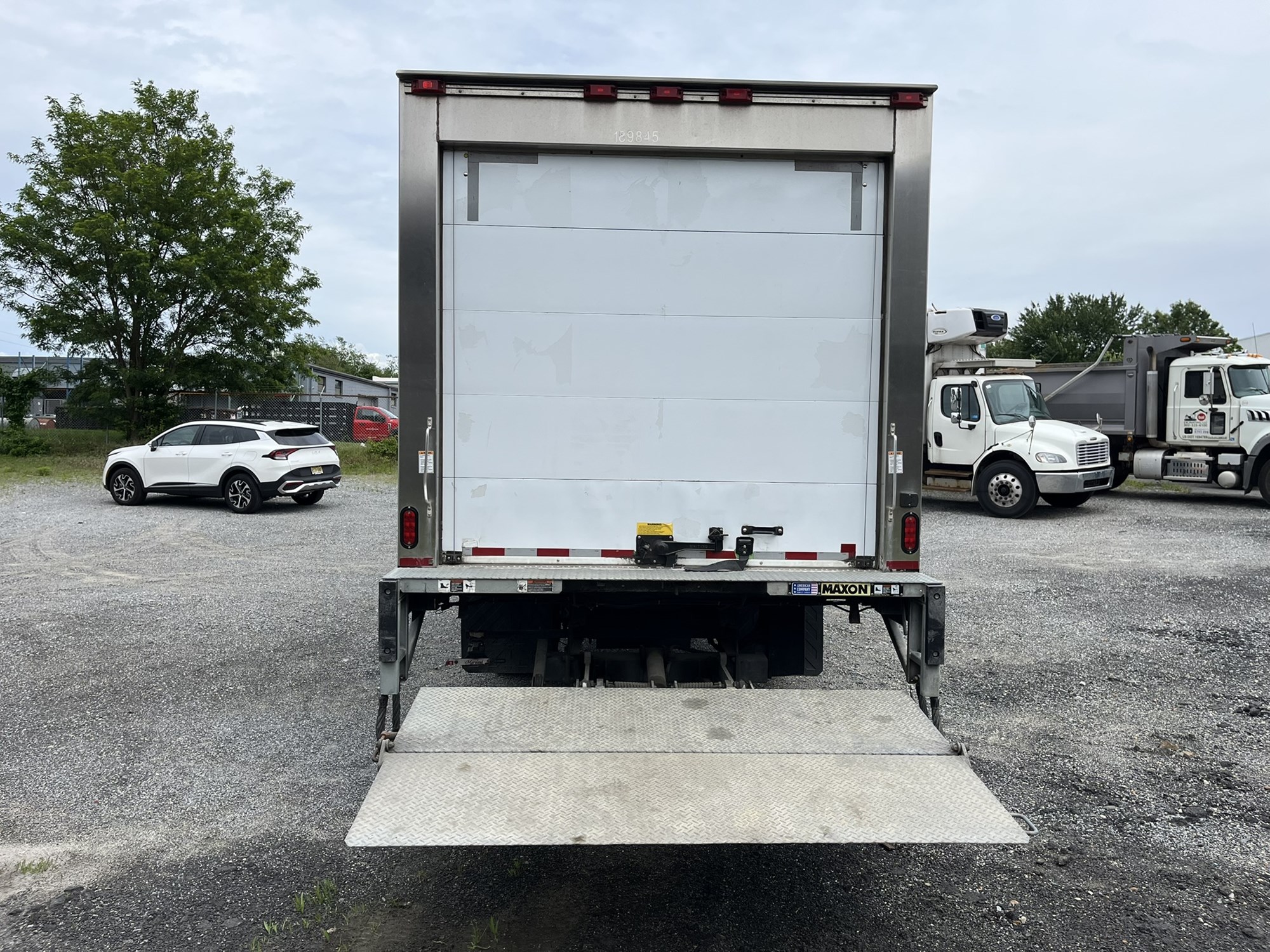2018 Isuzu NRR - image 5 of 6