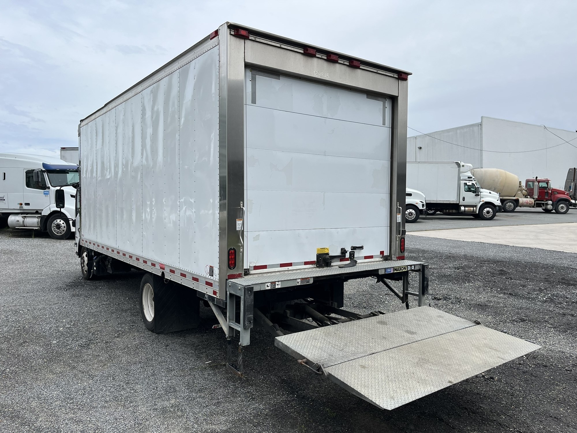 2018 Isuzu NRR - image 6 of 6