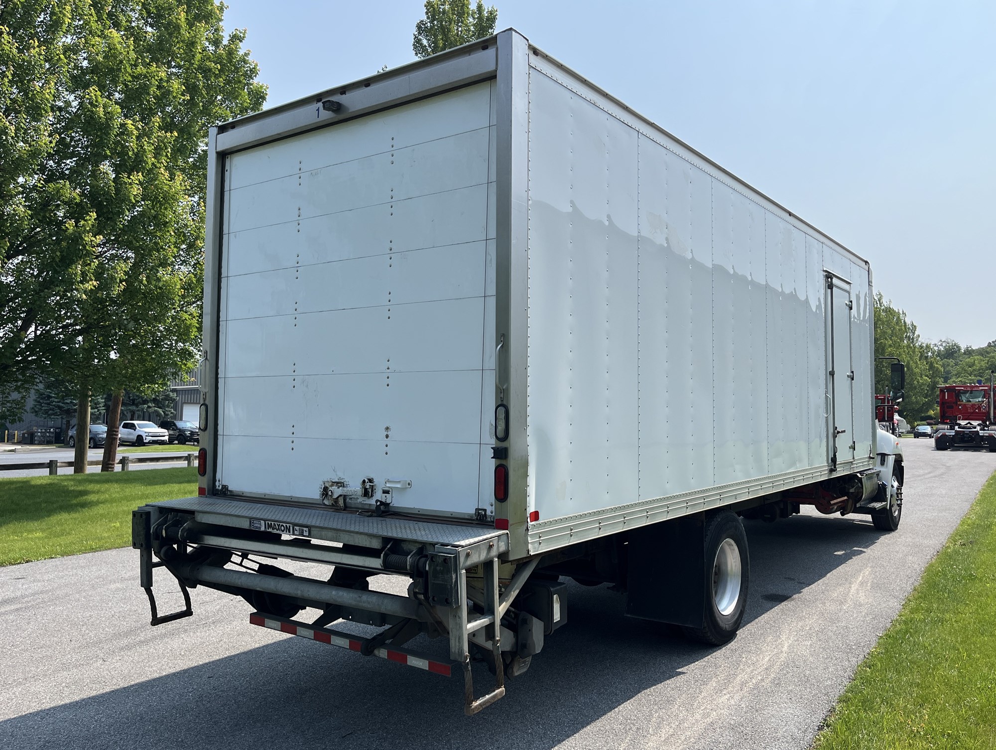 2019 Hino 268A - image 6 of 6