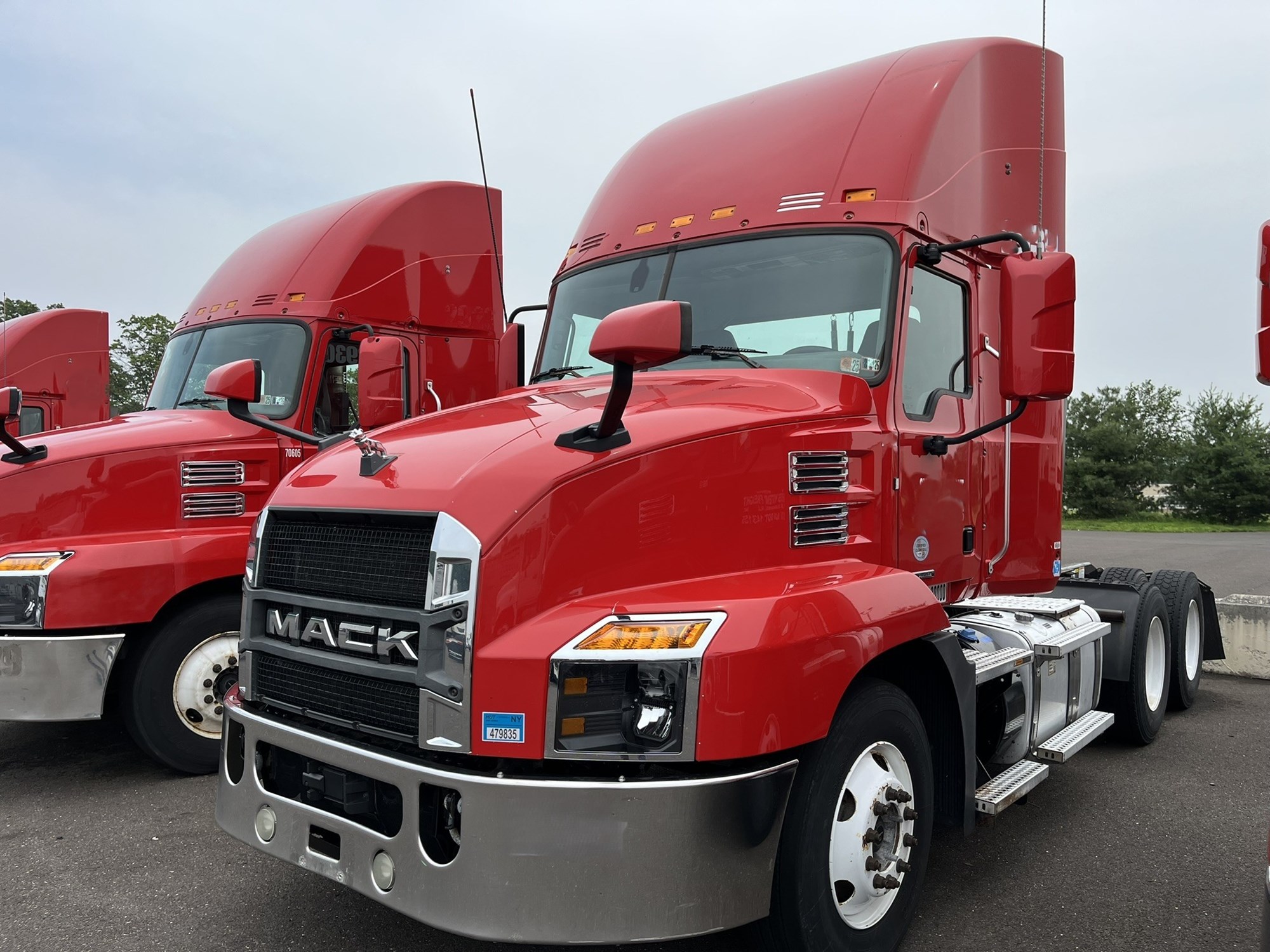 2020 MACK AN64T - image 1 of 6