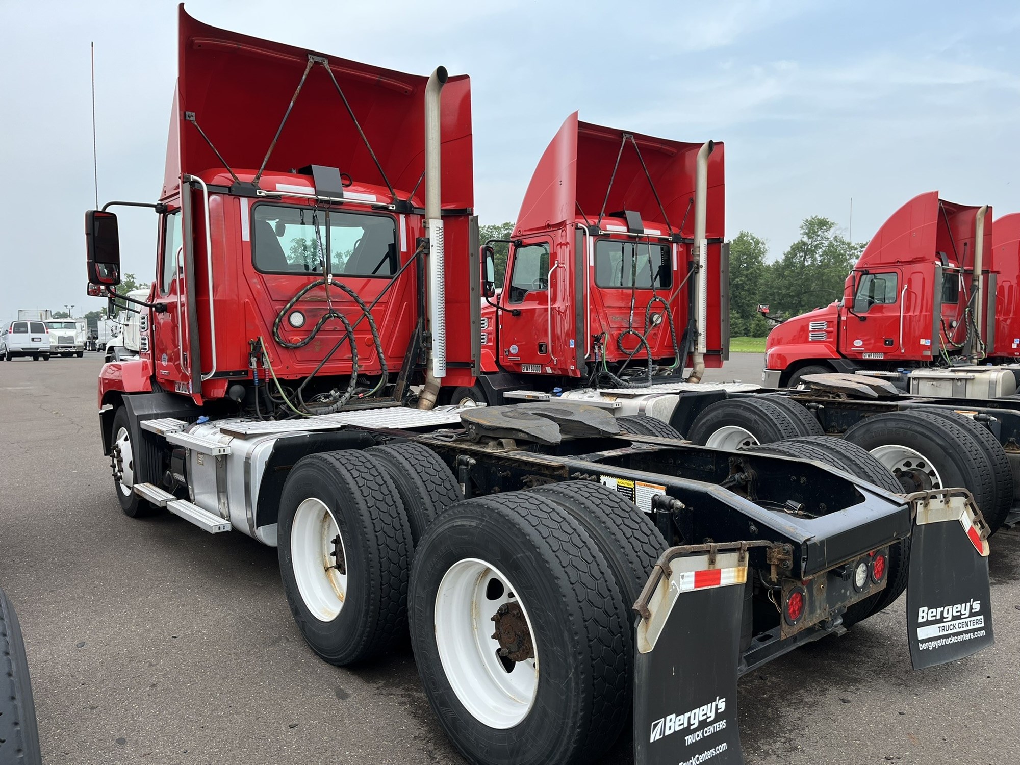 2020 MACK AN64T - image 4 of 6