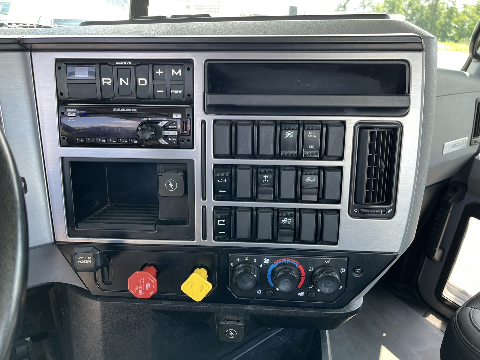 2020 MACK AN64T 1000092-10 2020 MACK AN64T 1000092-10