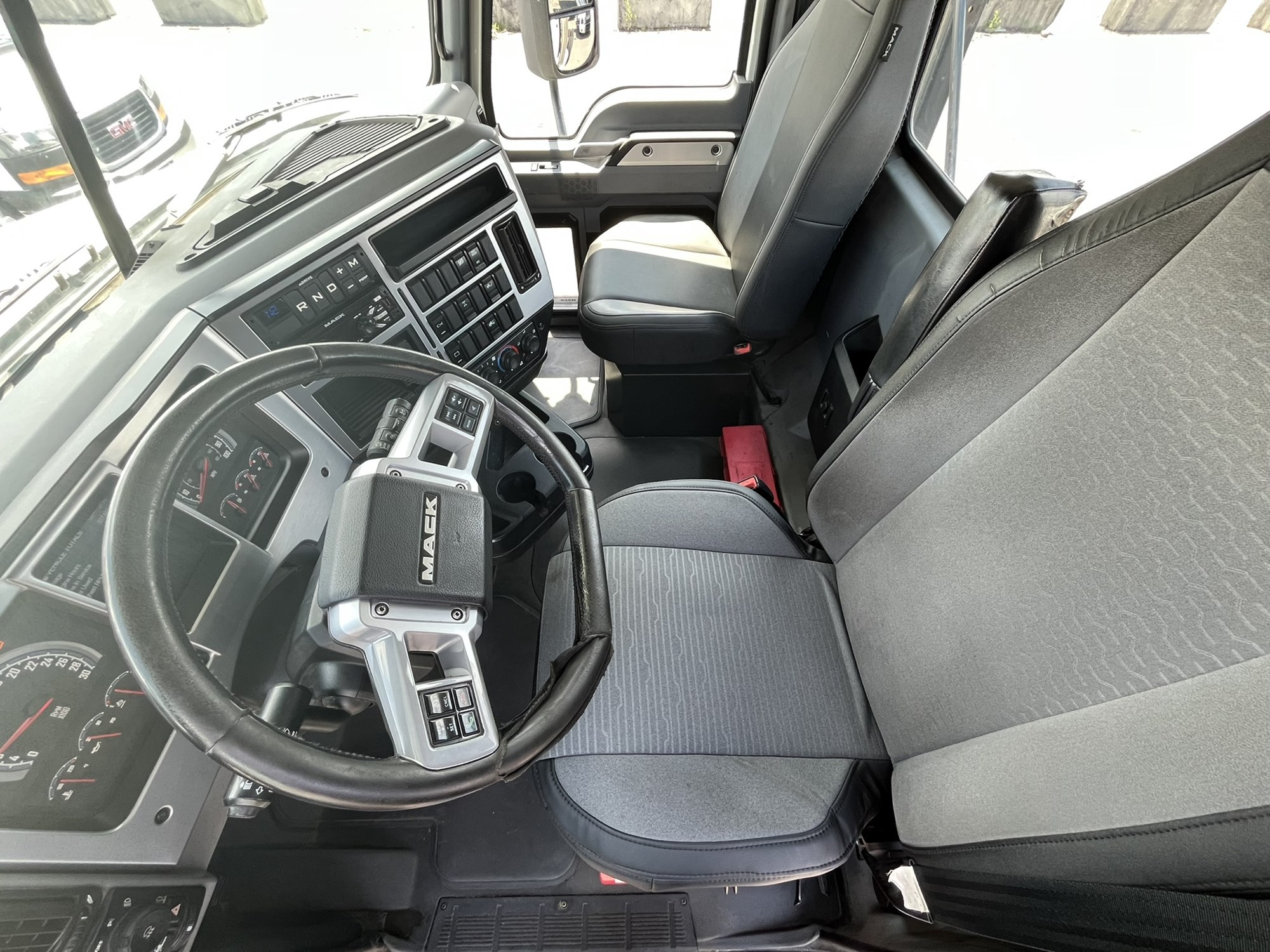 2020 MACK AN64T 1000092-11 2020 MACK AN64T 1000092-11