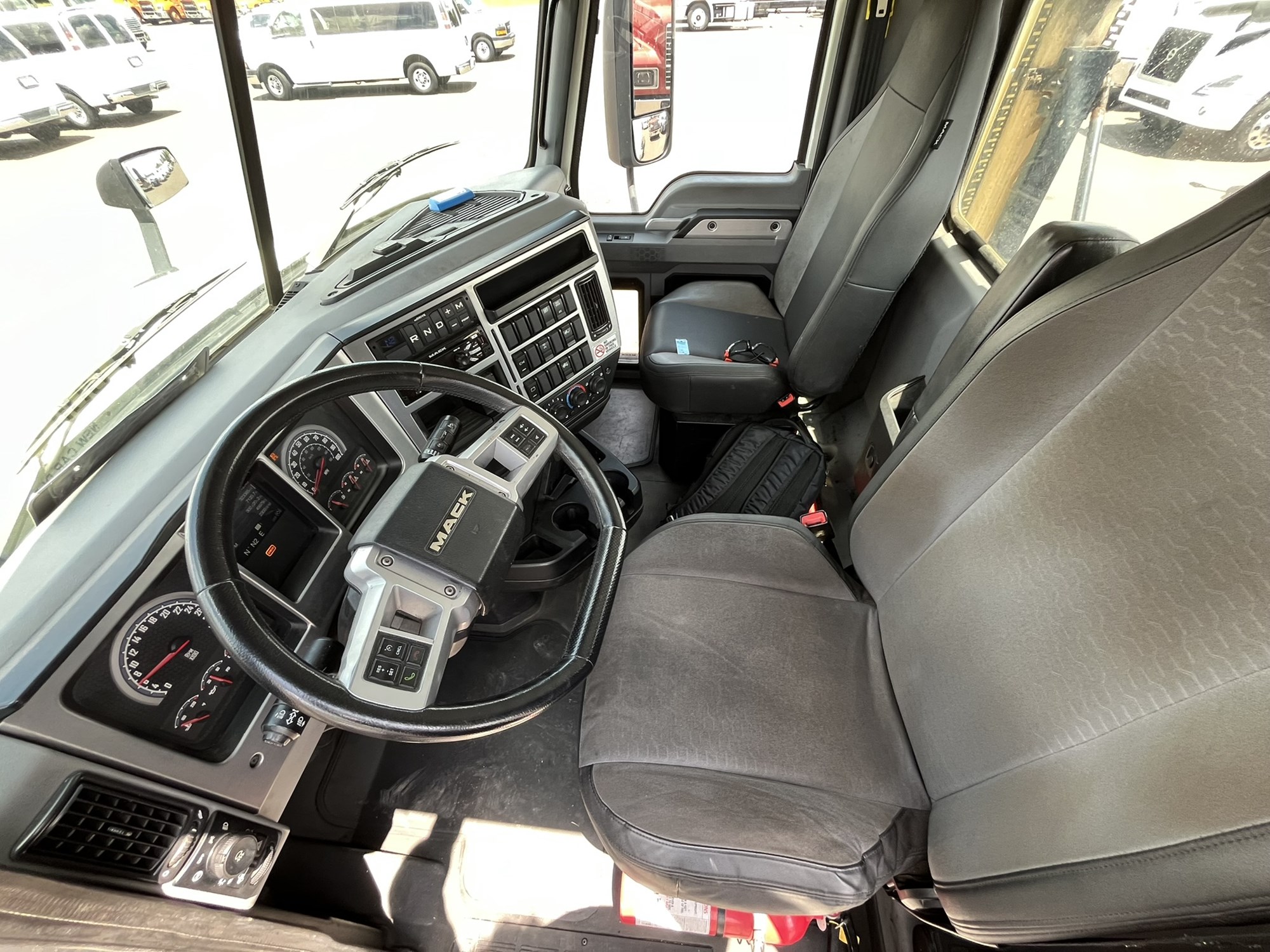 2019 MACK AN64T 1000597-10 2019 MACK AN64T 1000597-10