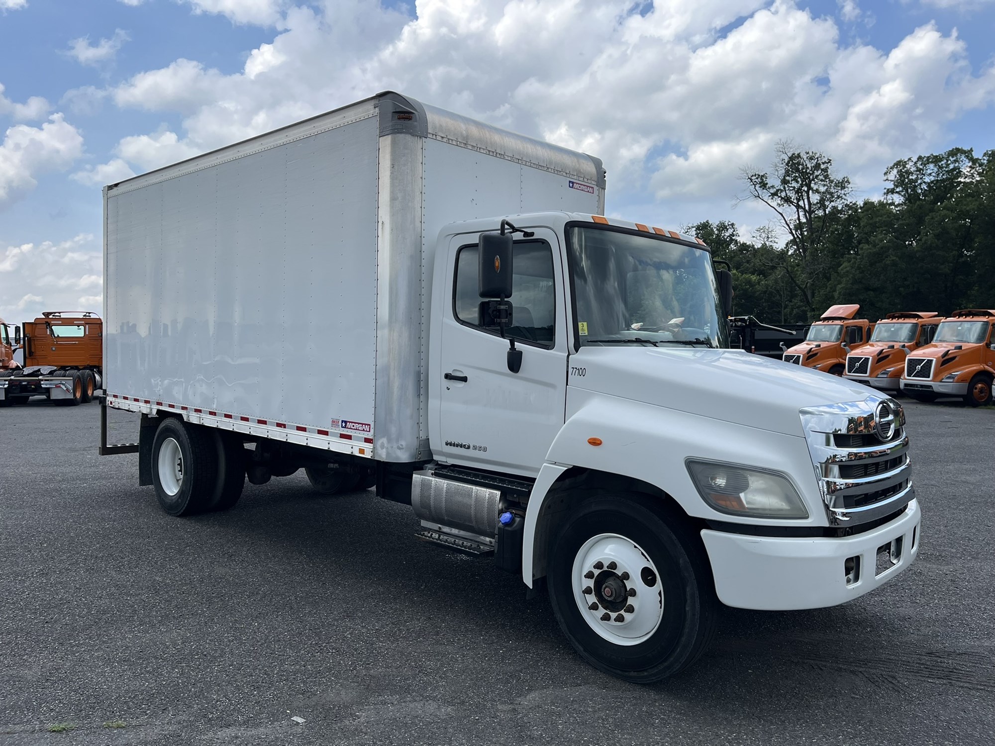 2017 HINO 268A - image 3 of 6