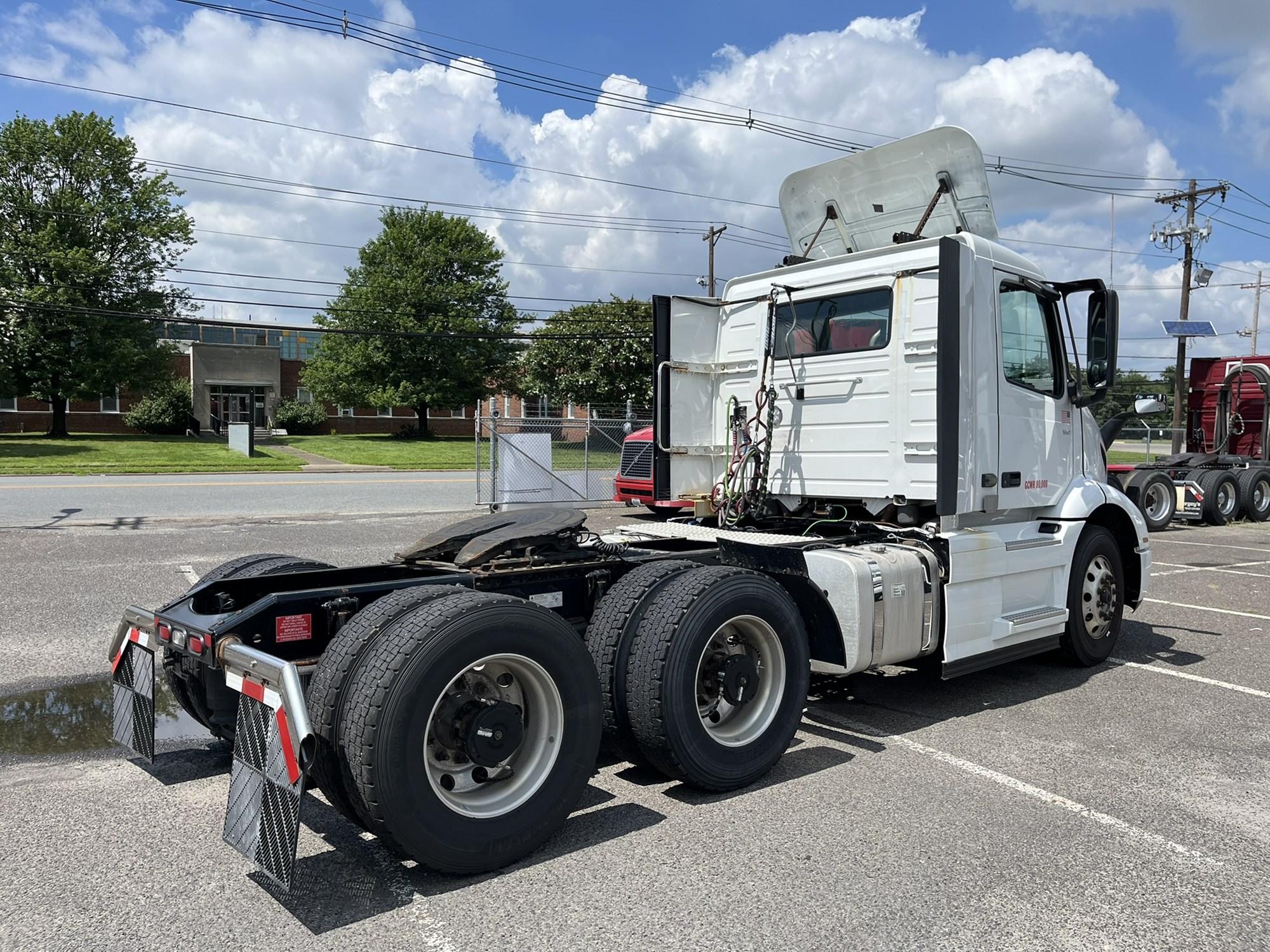2020 VOLVO VNR 1059002-04 2020 VOLVO VNR 1059002-04