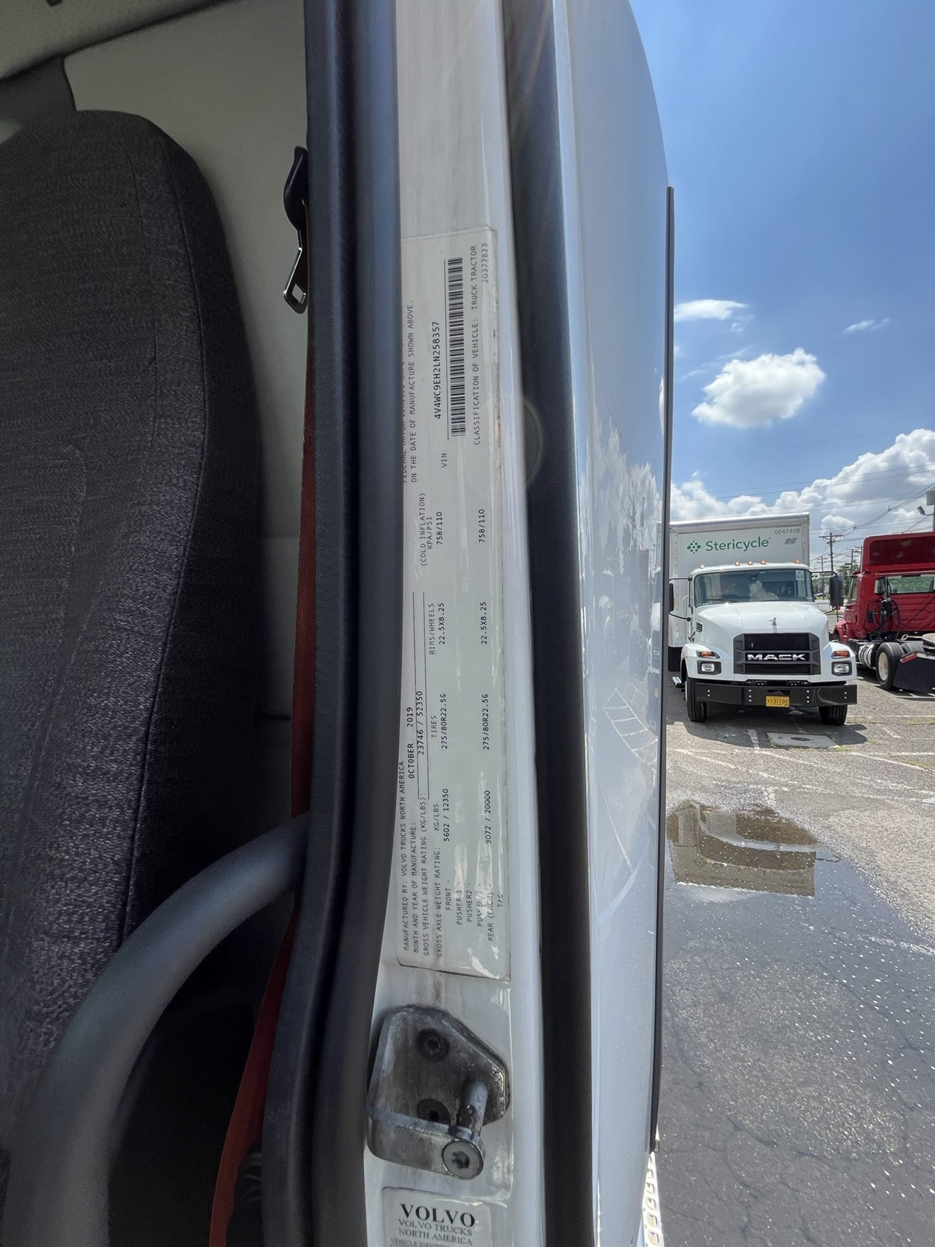 2020 VOLVO VNR 1059002-12 2020 VOLVO VNR 1059002-12