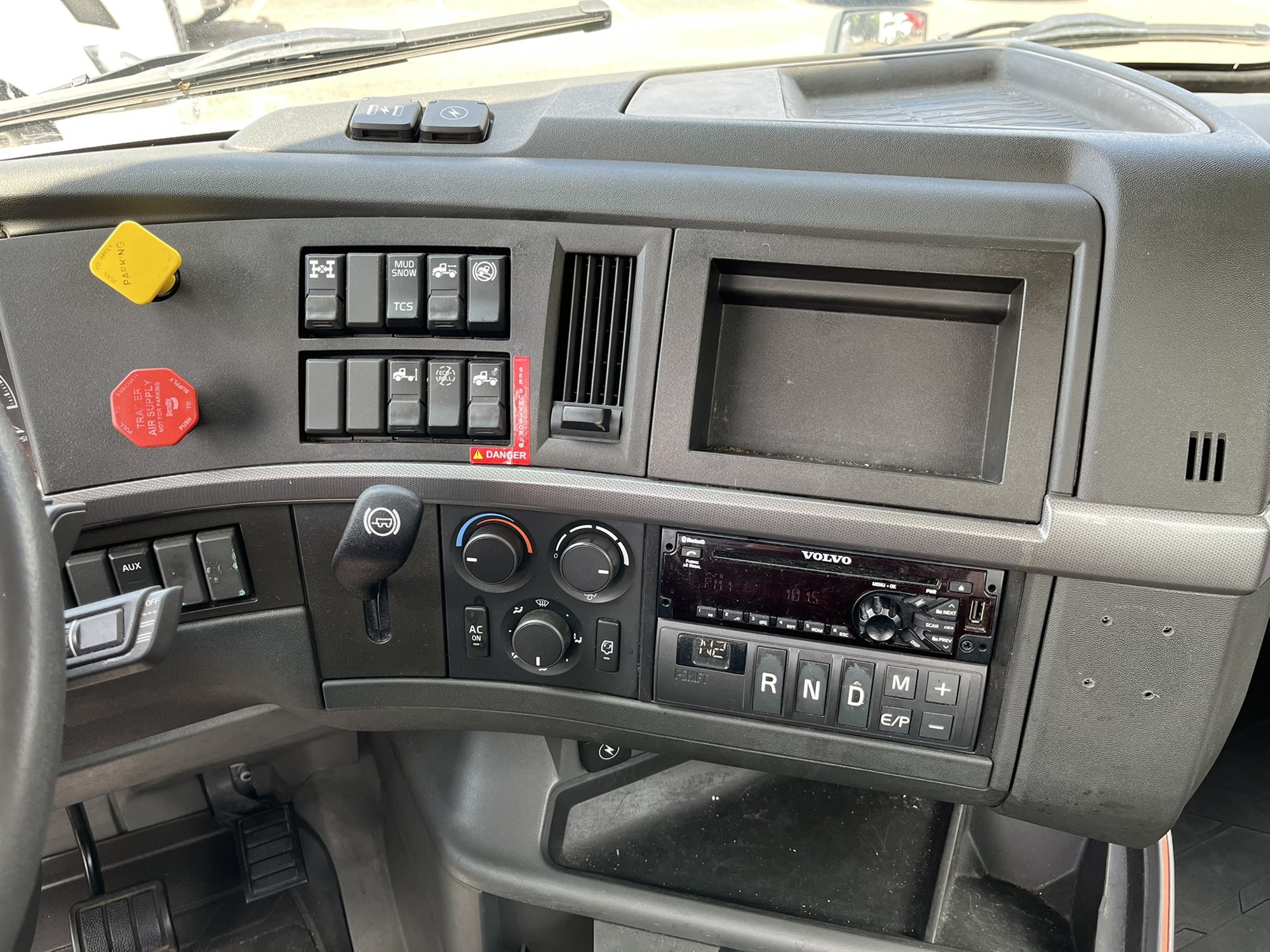 2020 VOLVO VNR 1059027-10 2020 VOLVO VNR 1059027-10