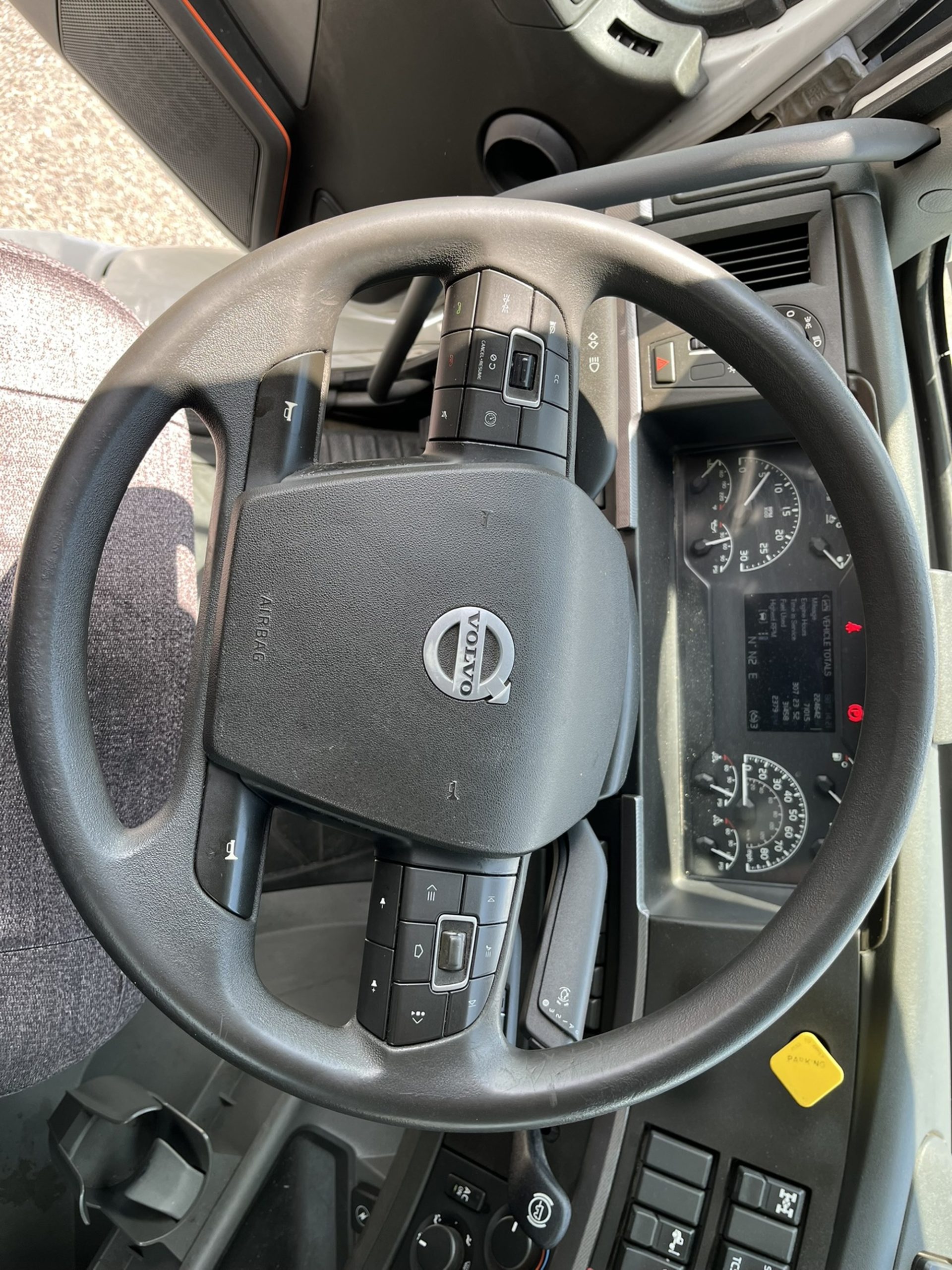 2020 VOLVO VNR 1059027-11 2020 VOLVO VNR 1059027-11