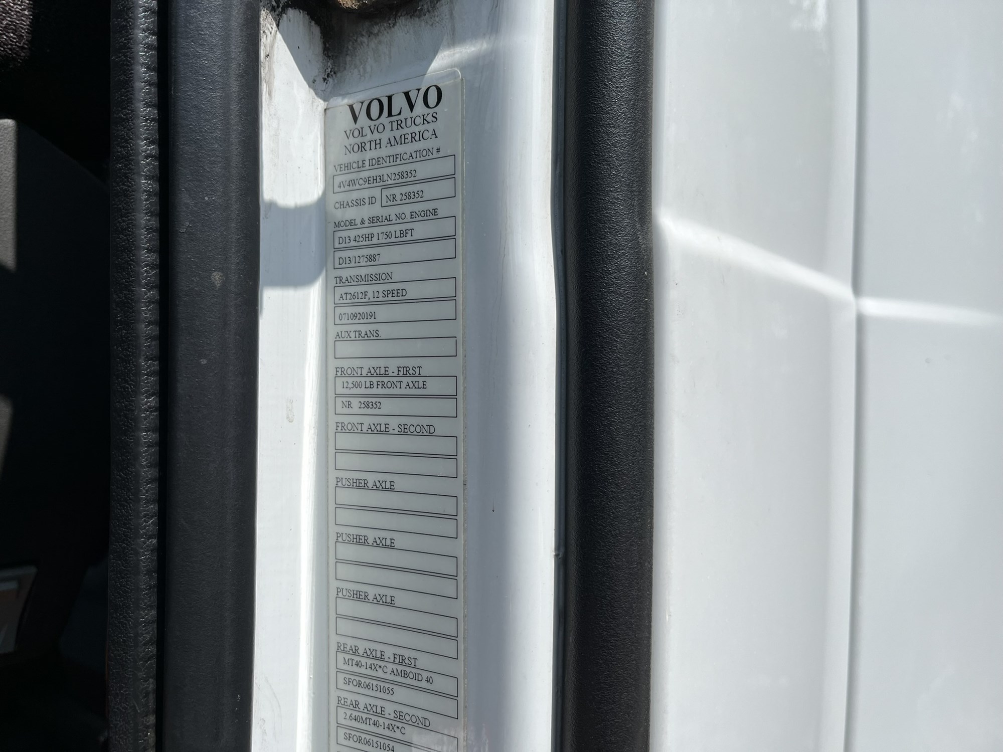 2020 VOLVO VNR 1059027-18 2020 VOLVO VNR 1059027-18