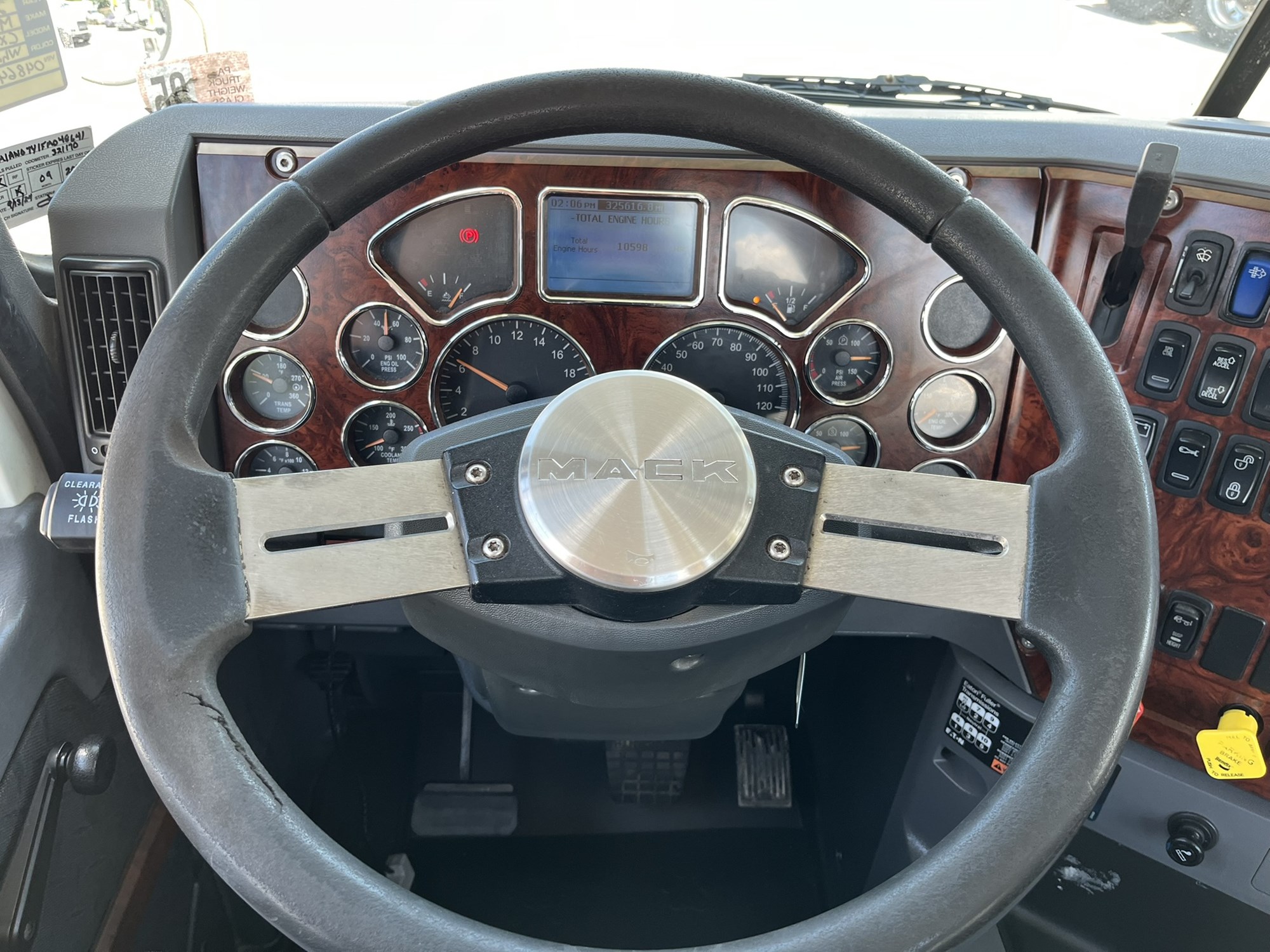 2015 MACK CXU613 1211448-09 2015 MACK CXU613 1211448-09