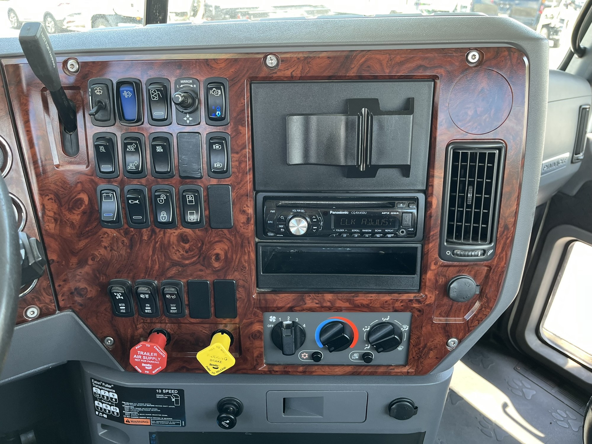 2015 MACK CXU613 1211448-10 2015 MACK CXU613 1211448-10