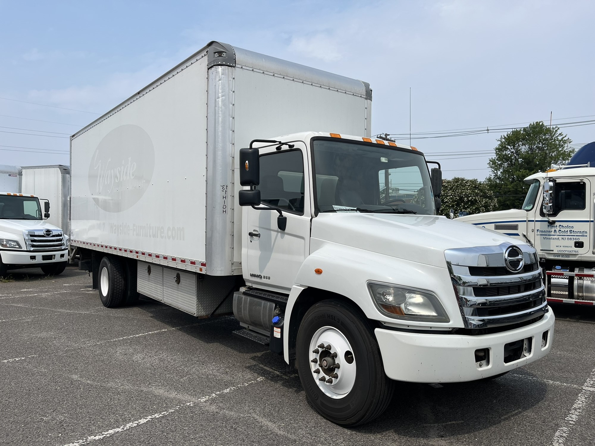 2017 HINO 268A - image 3 of 6