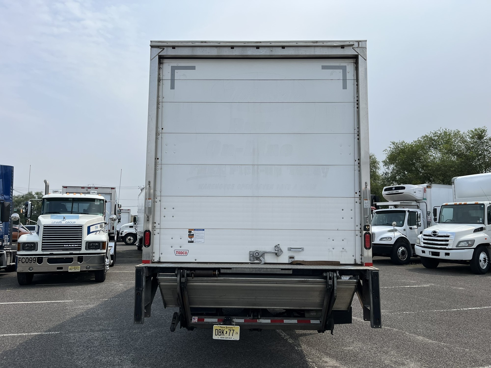 2017 HINO 268A - image 5 of 6