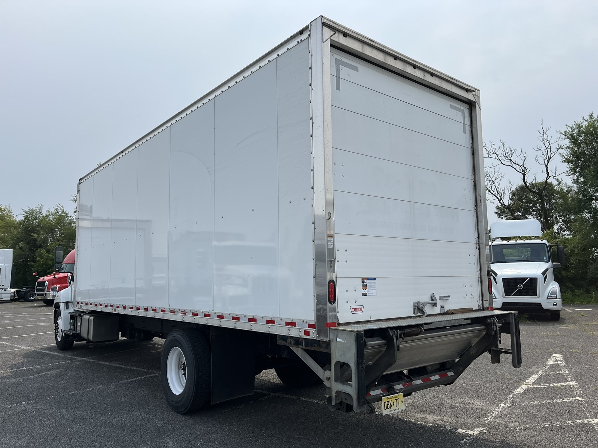 2017 HINO 268A - image 6 of 6