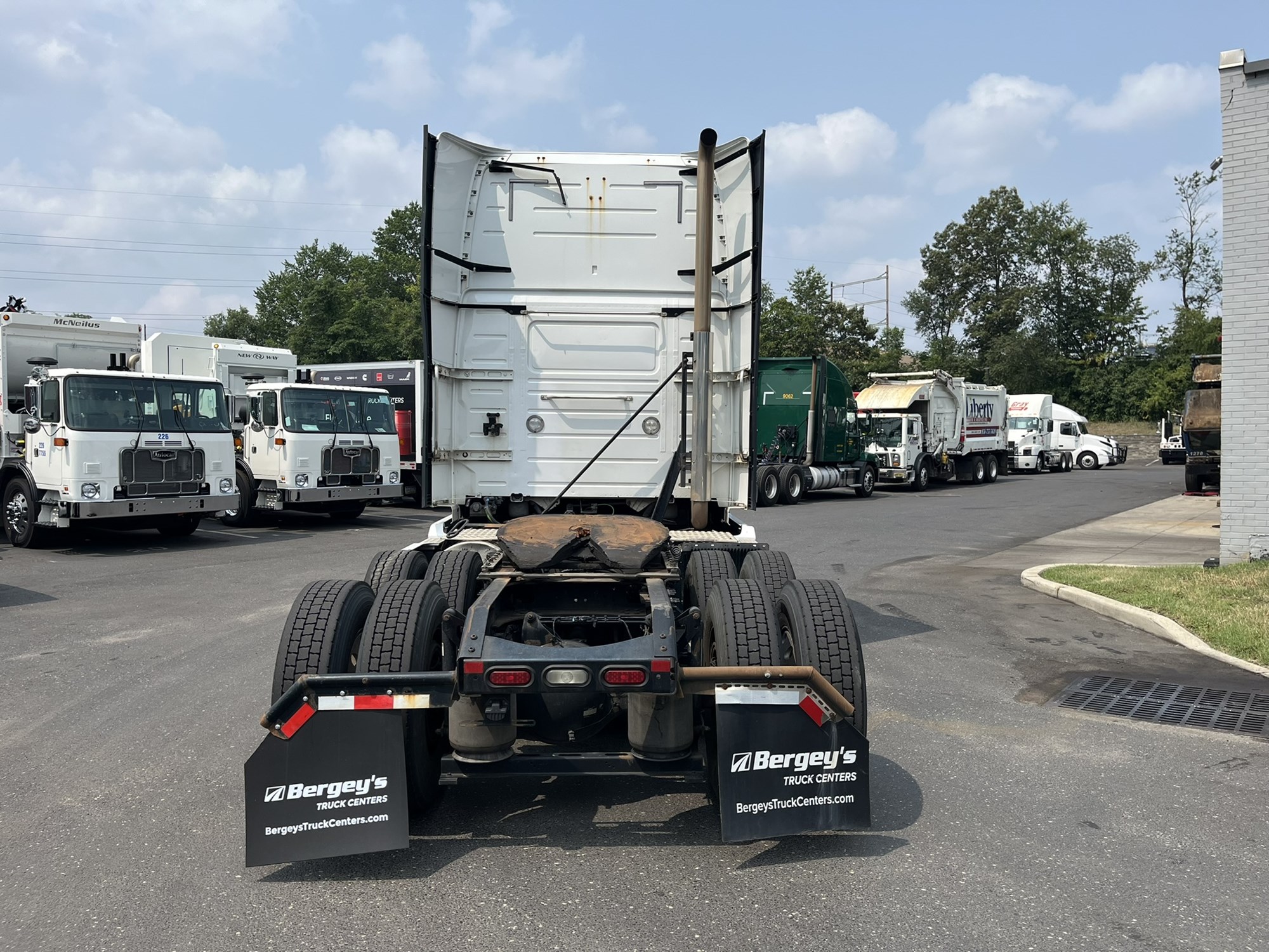 2018 VOLVO VNL670 - image 5 of 6