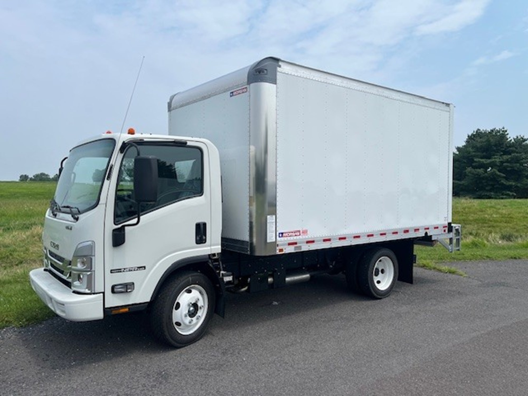2024 ISUZU NPR HD GAS - image 2 of 5