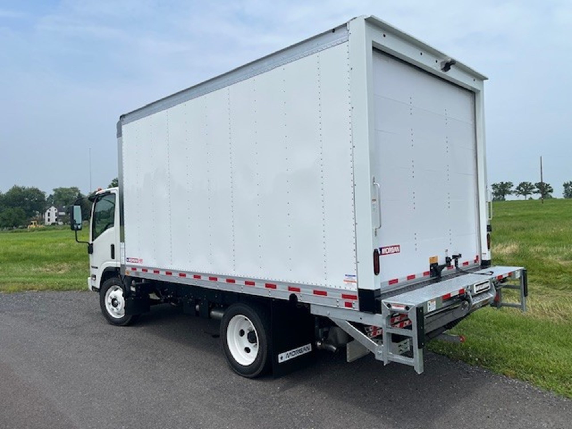 2024 ISUZU NPR HD GAS - image 3 of 5