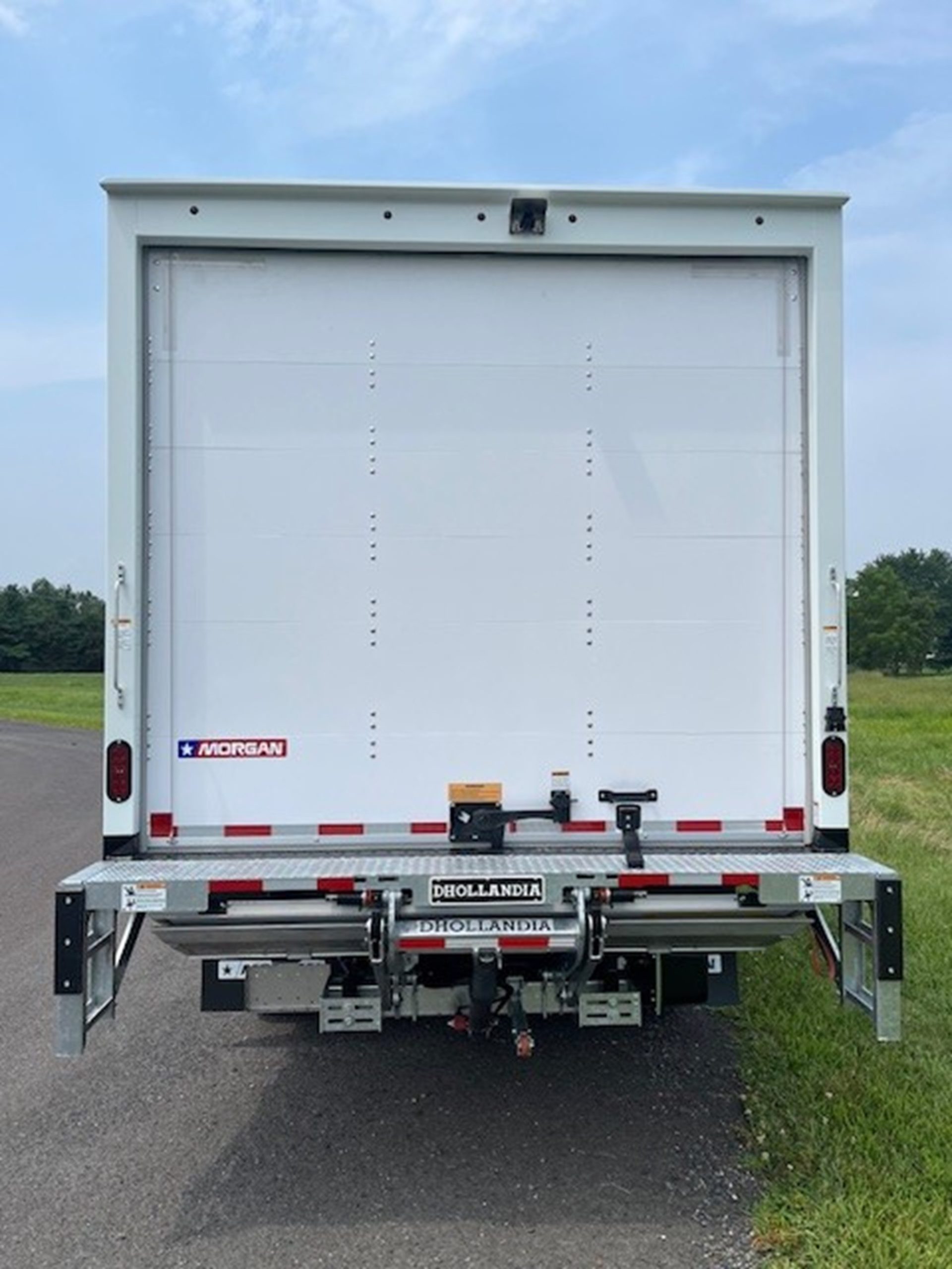2024 ISUZU NPR HD GAS - image 4 of 5