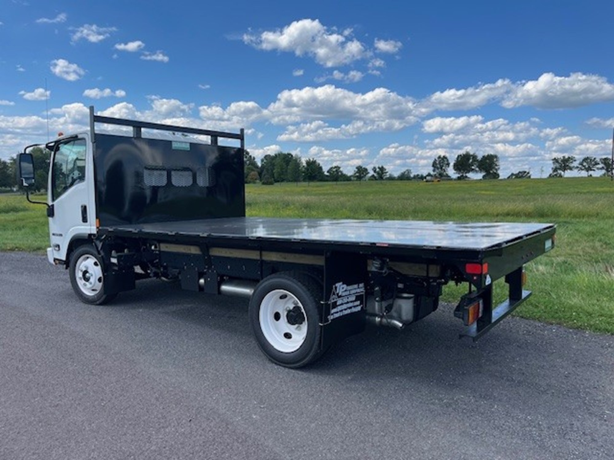 2024 ISUZU NPR HD GAS - image 2 of 5