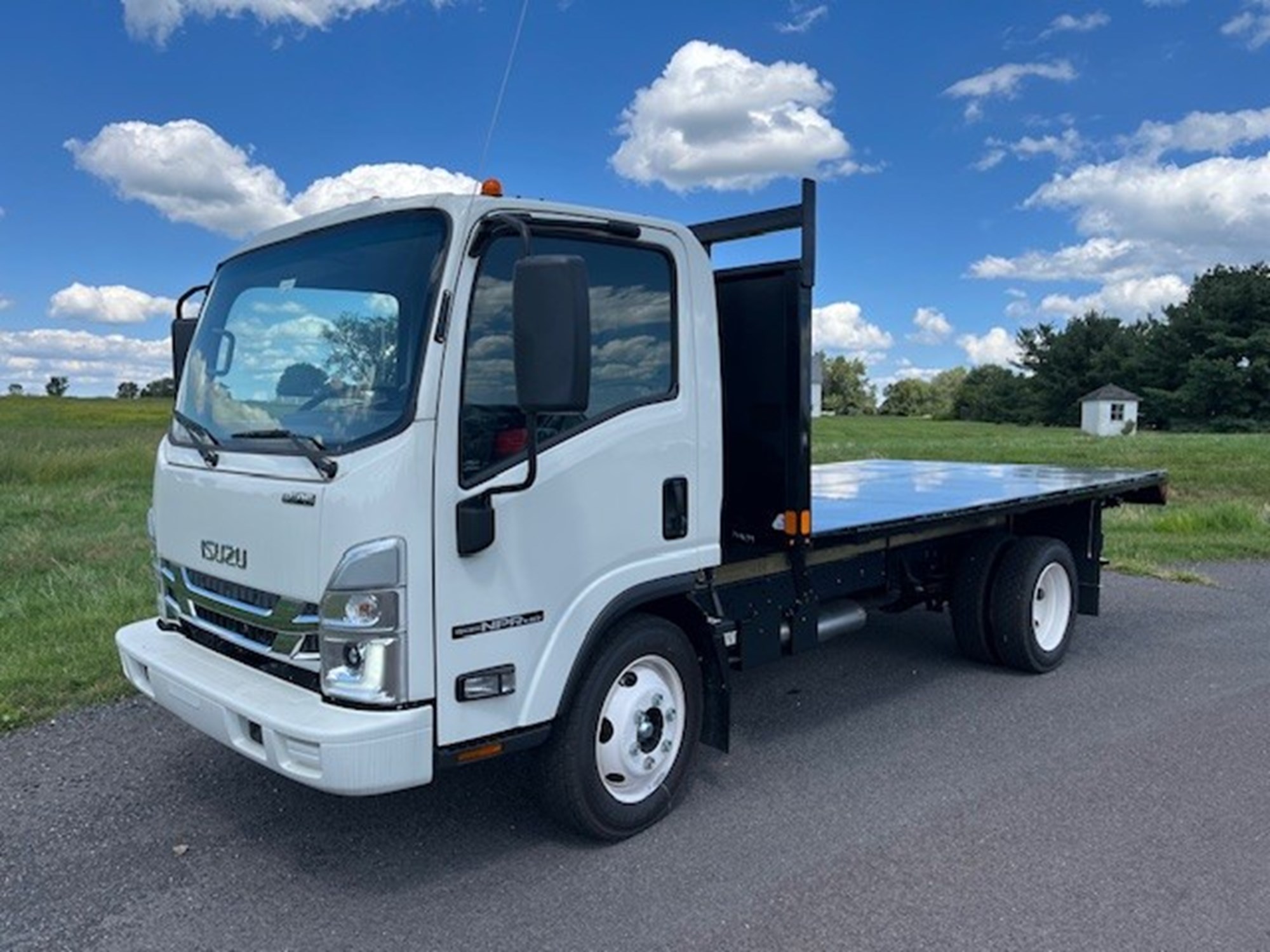 2024 ISUZU NPR HD GAS - image 3 of 5