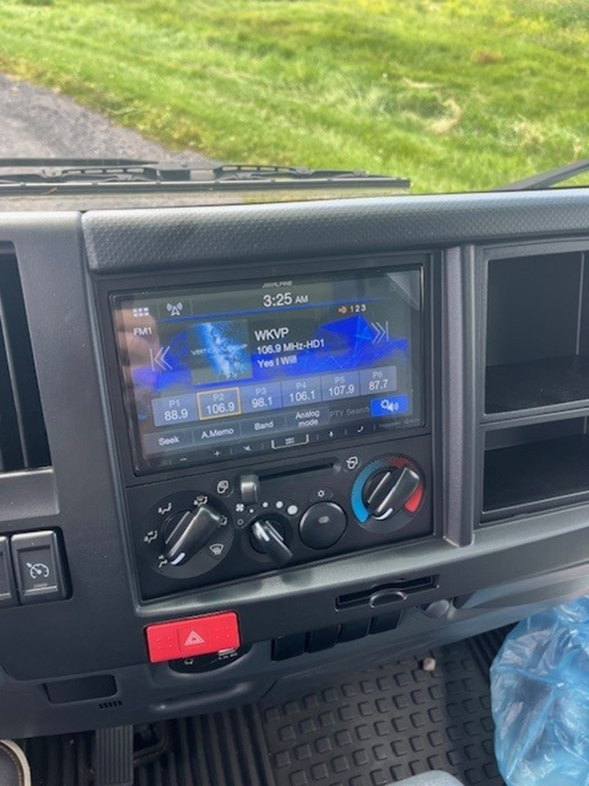 2024 ISUZU NPR HD GAS - image 5 of 5