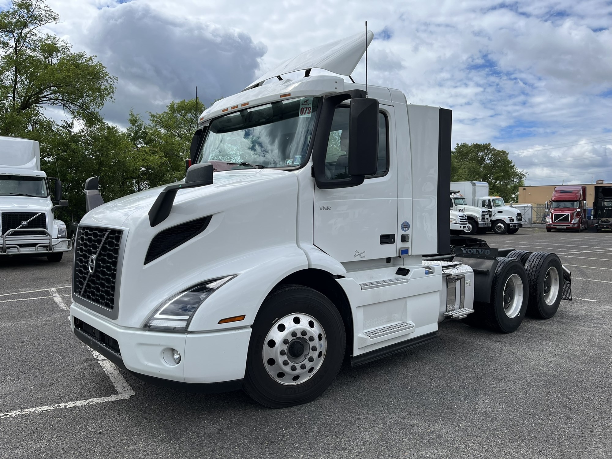 2020 VOLVO VNR - image 1 of 6