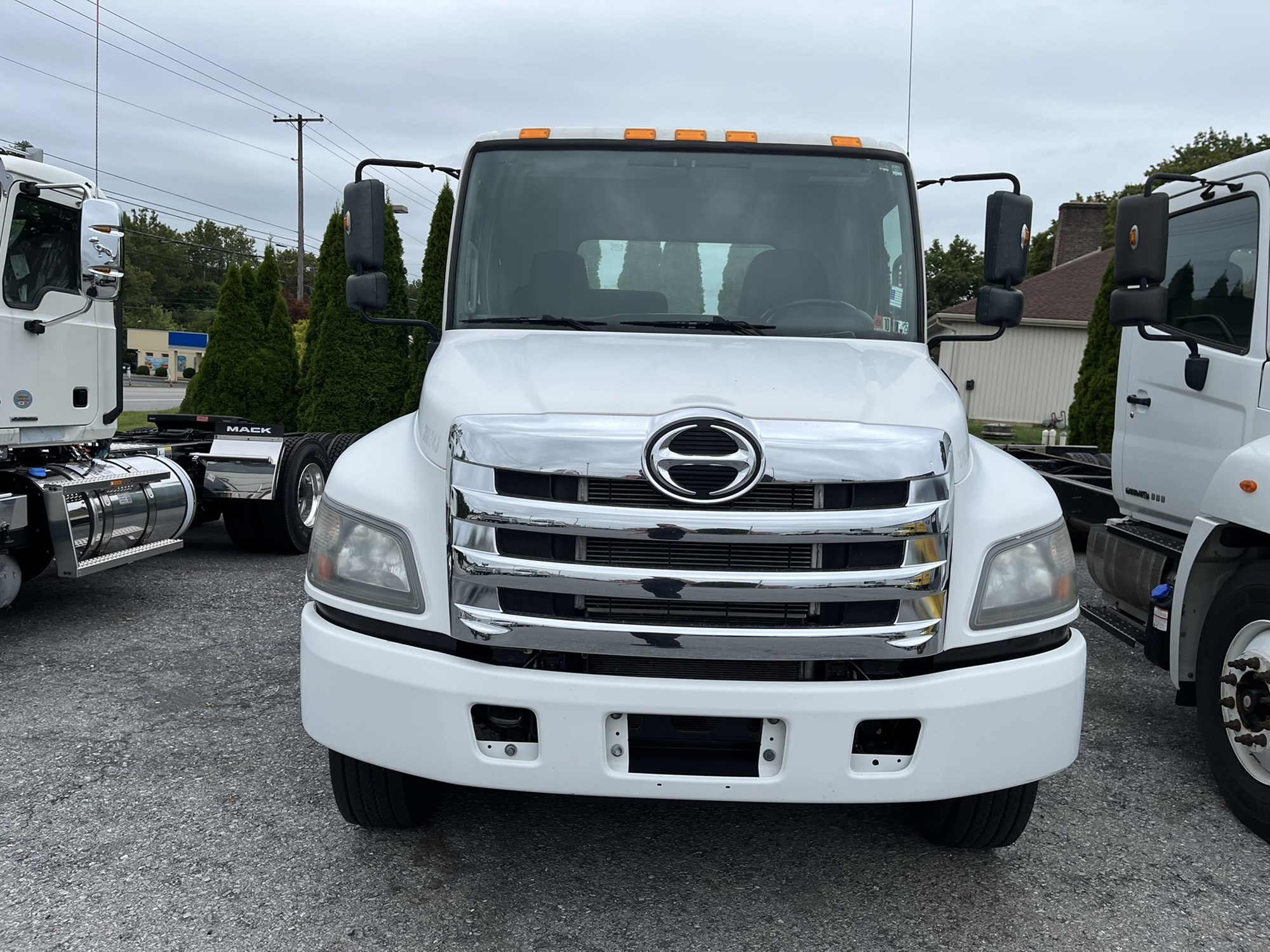 2018 HINO 338 - image 2 of 6