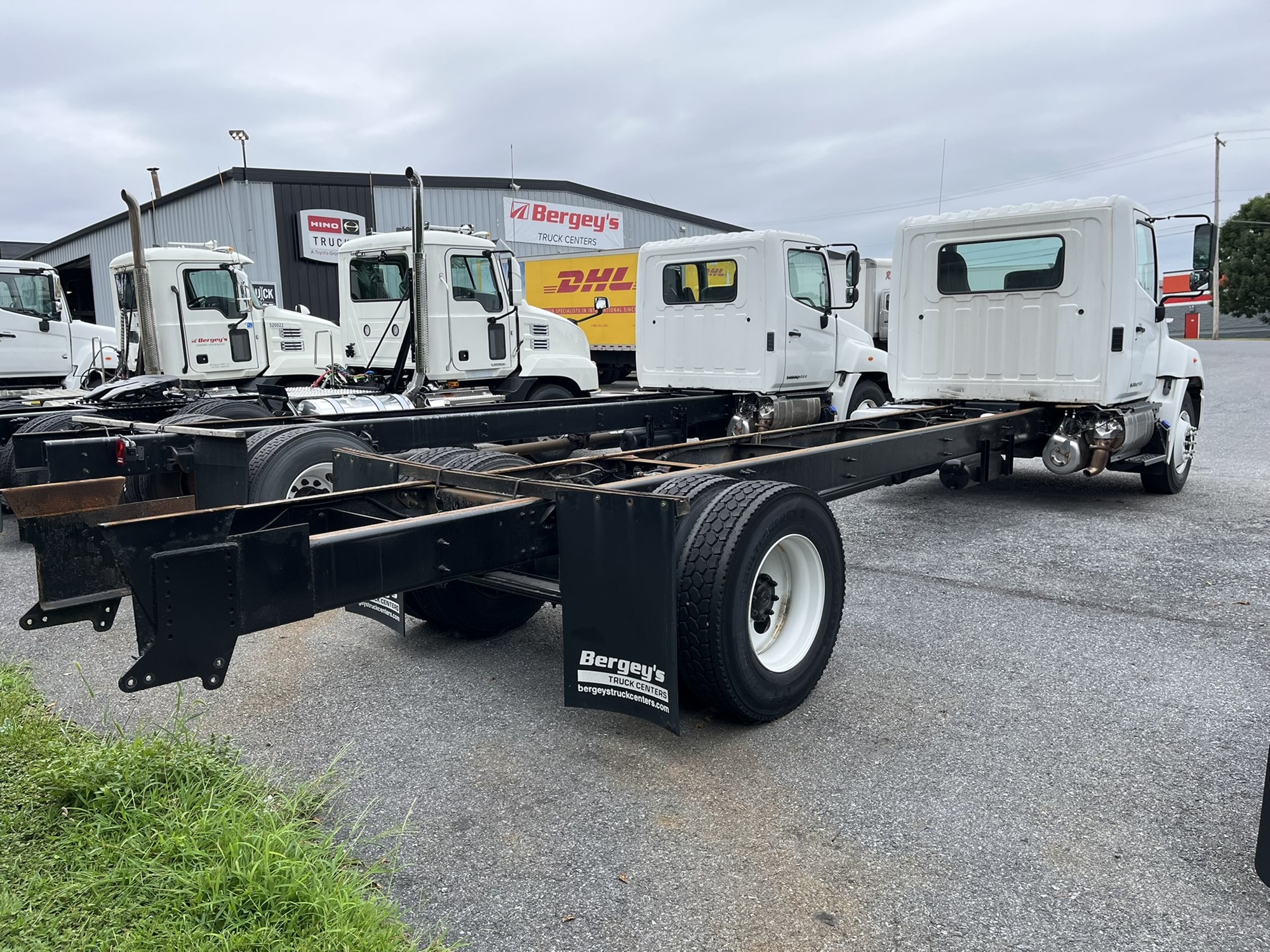 2018 HINO 338 - image 4 of 6