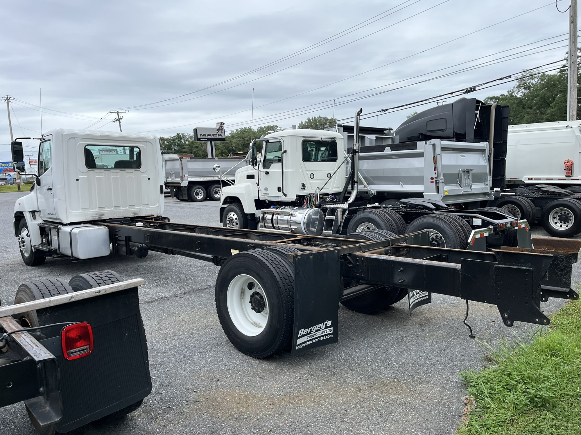 2018 HINO 338 - image 5 of 6