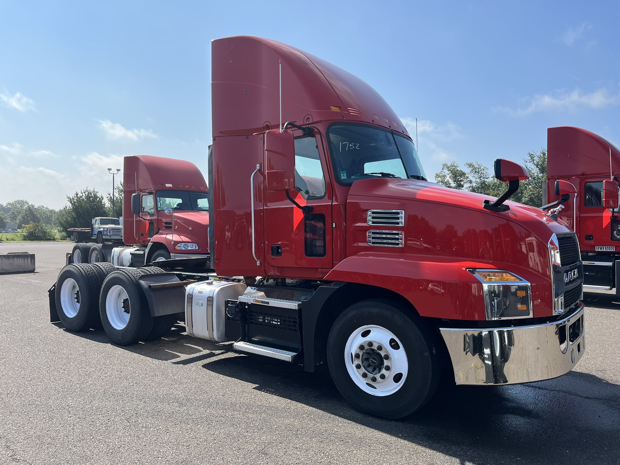2020 MACK AN64T - image 4 of 6