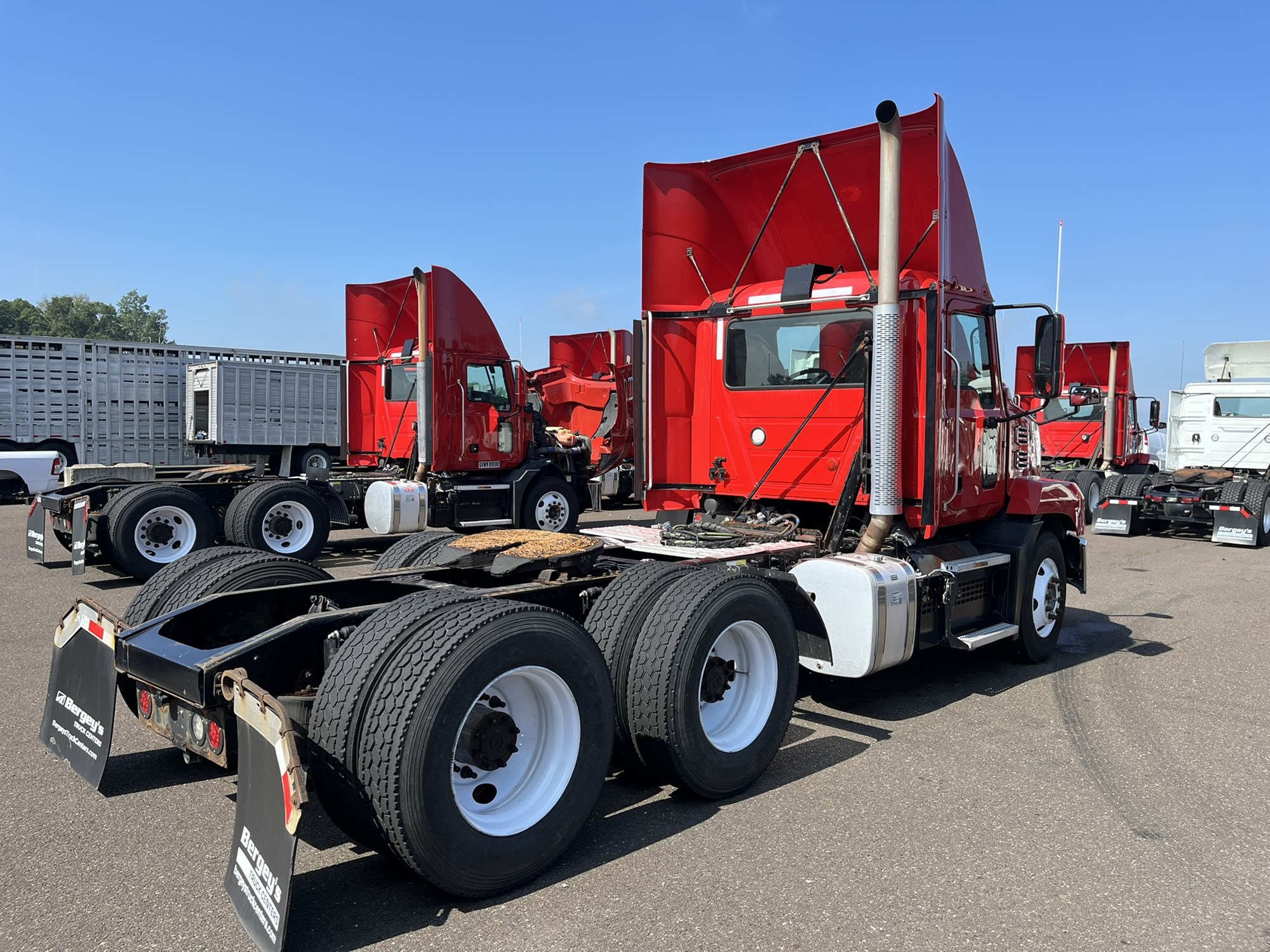 2020 MACK AN64T - image 5 of 6