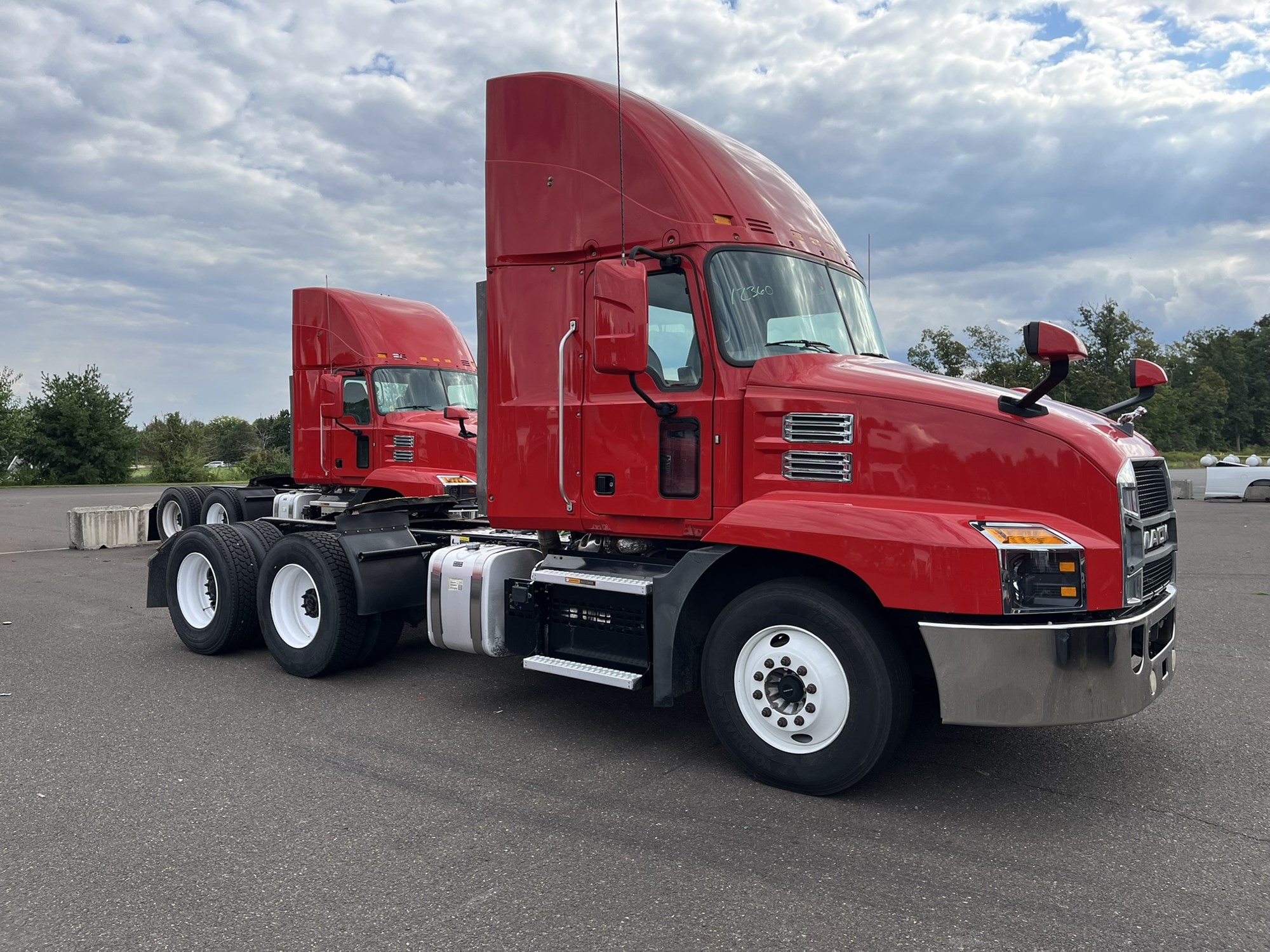 2020 MACK AN64T - image 3 of 6