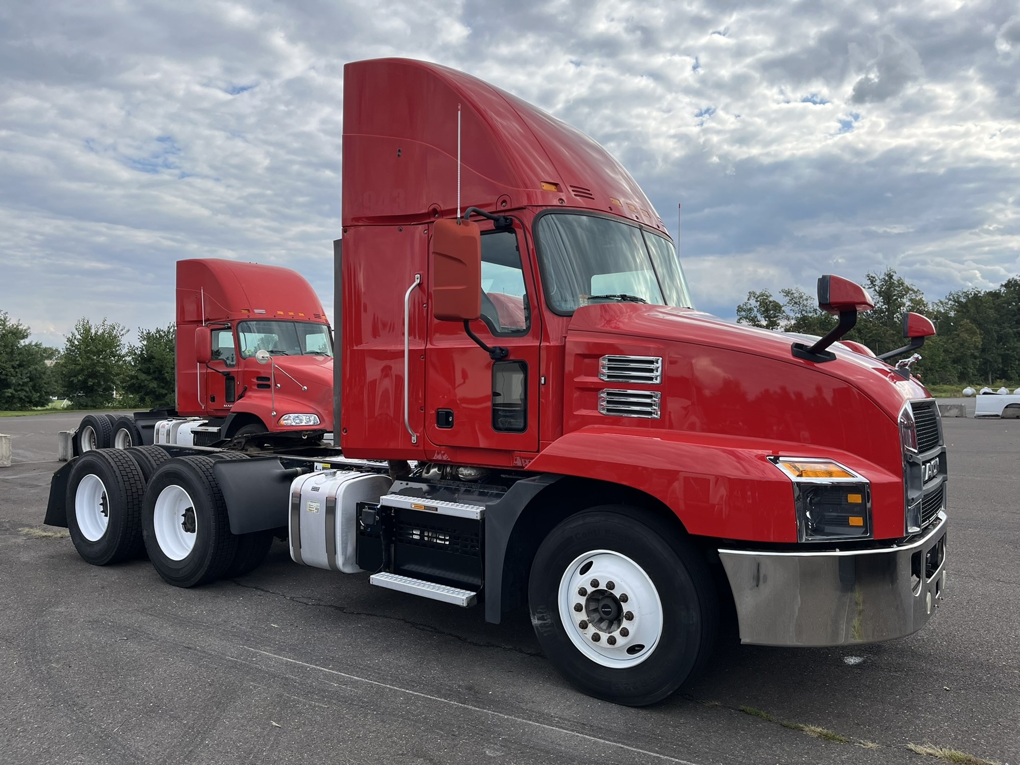 2020 MACK AN64T - image 3 of 6