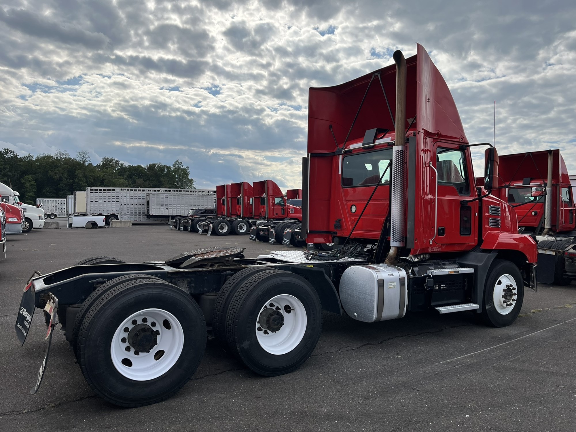2020 MACK AN64T - image 4 of 6