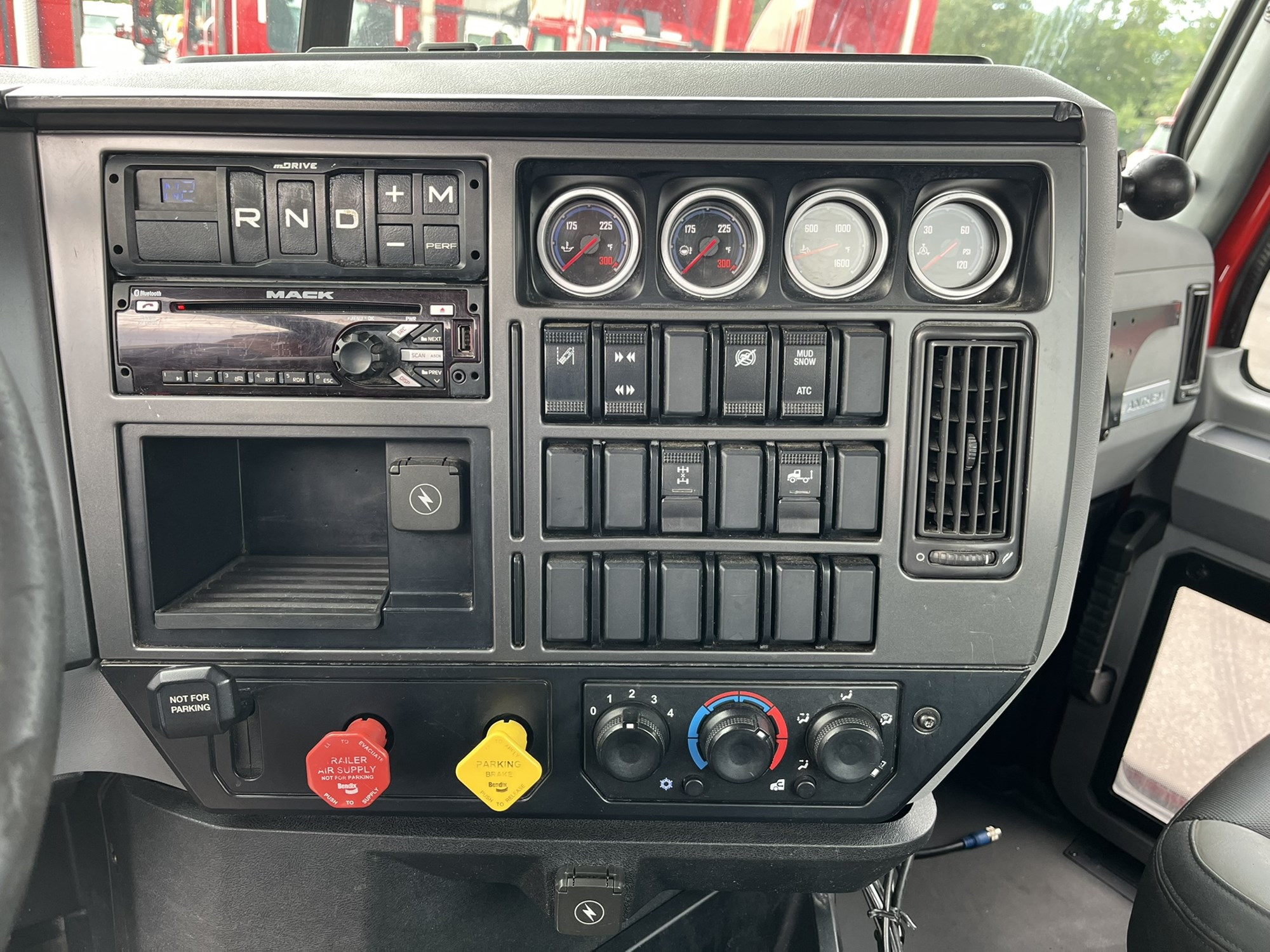 2020 MACK AN64T 1000059-10 2020 MACK AN64T 1000059-10