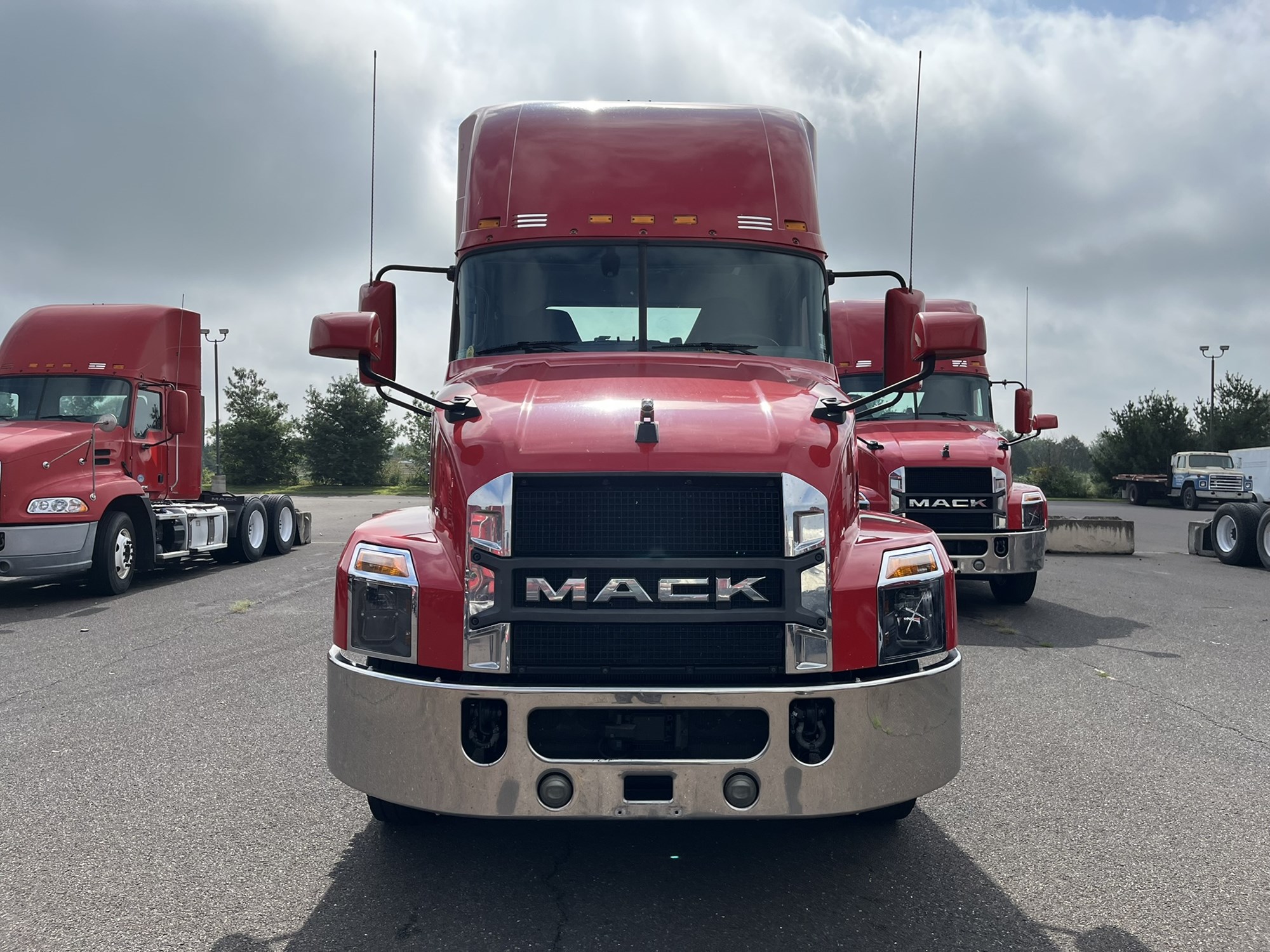 2020 MACK AN64T - image 2 of 6