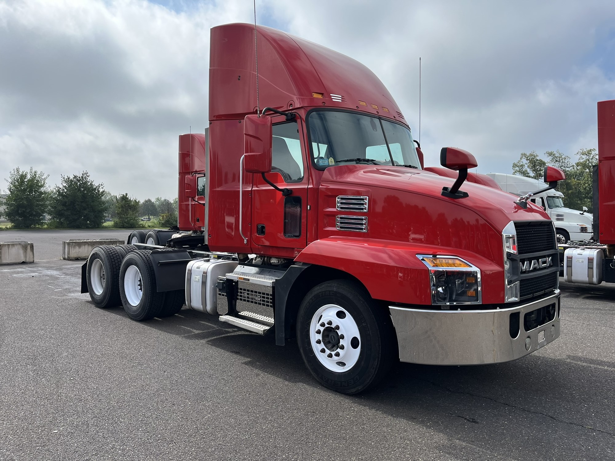 2020 MACK AN64T - image 3 of 6