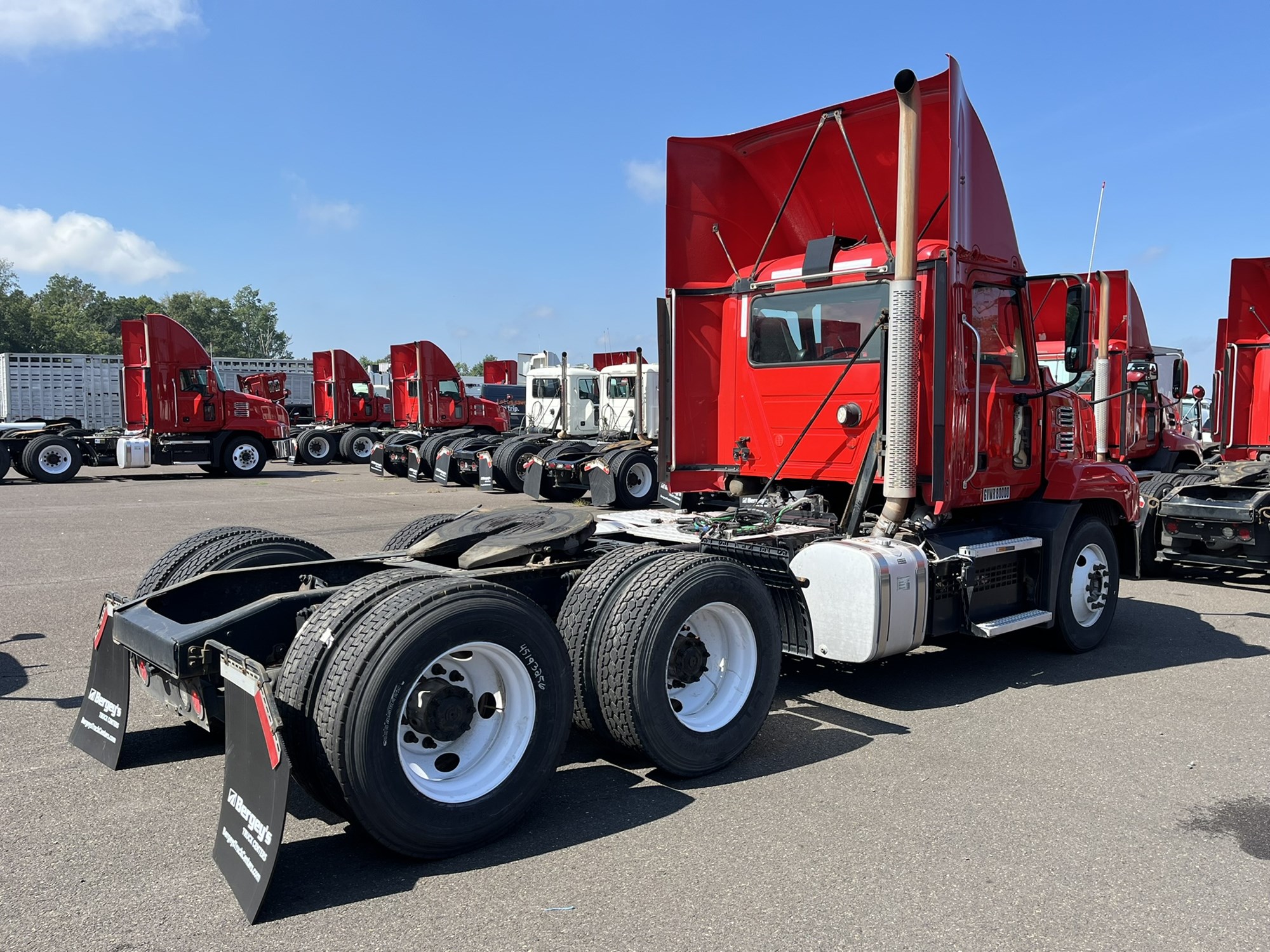 2020 MACK AN64T - image 4 of 6