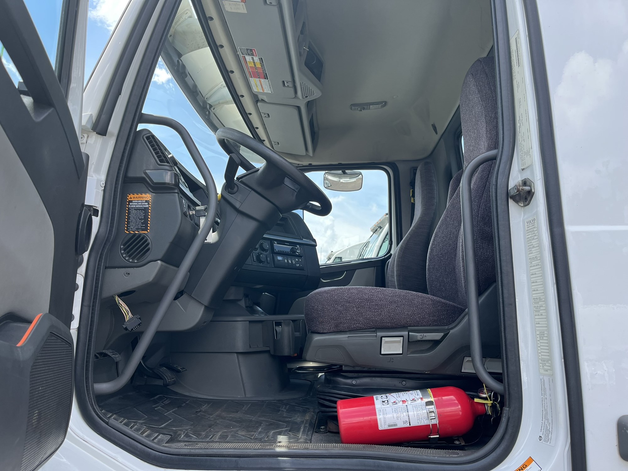 2019 VOLVO VNR64T300 1000589-07 2019 VOLVO VNR64T300 1000589-07