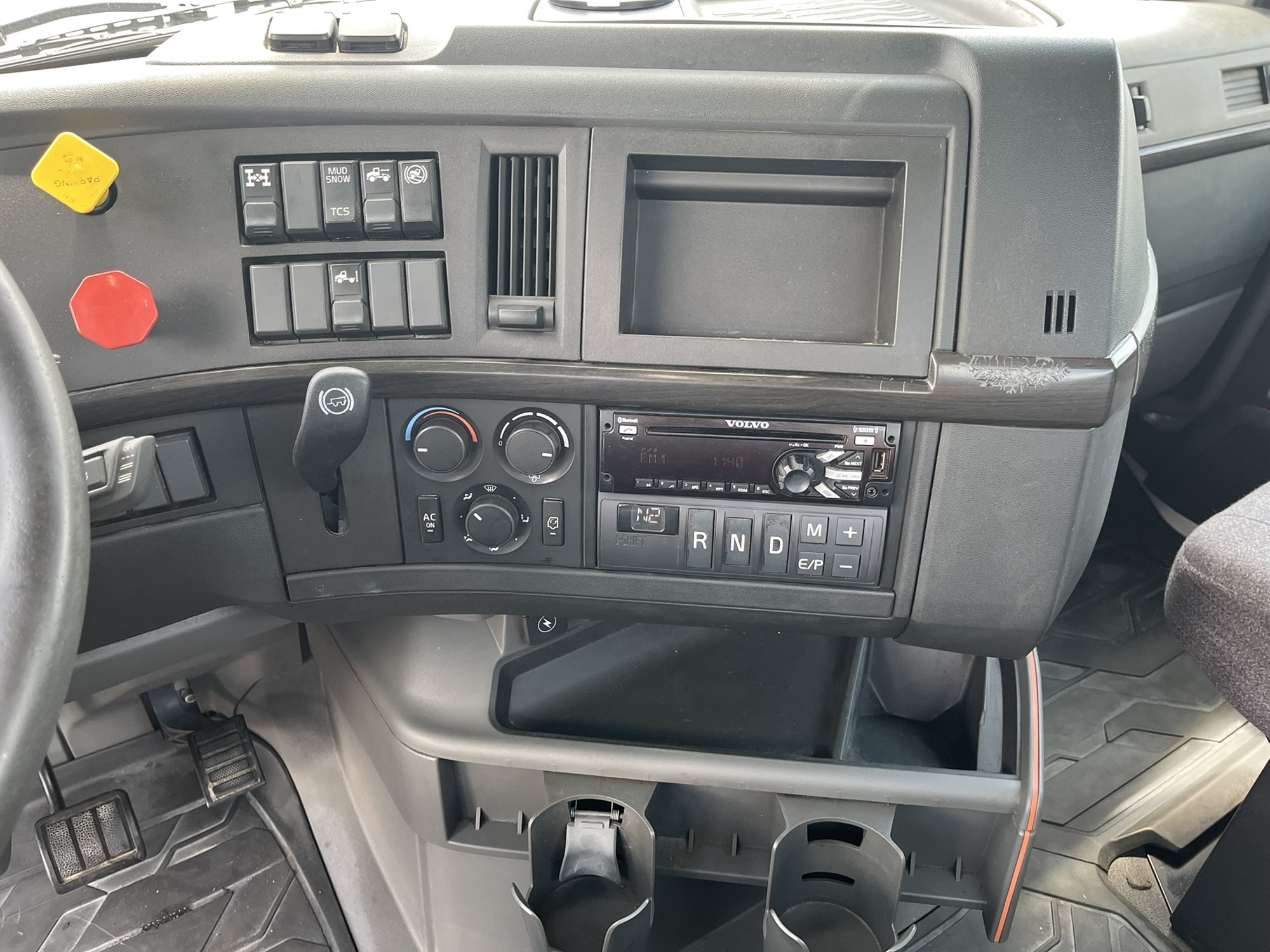 2019 VOLVO VNR64T300 1000589-10 2019 VOLVO VNR64T300 1000589-10