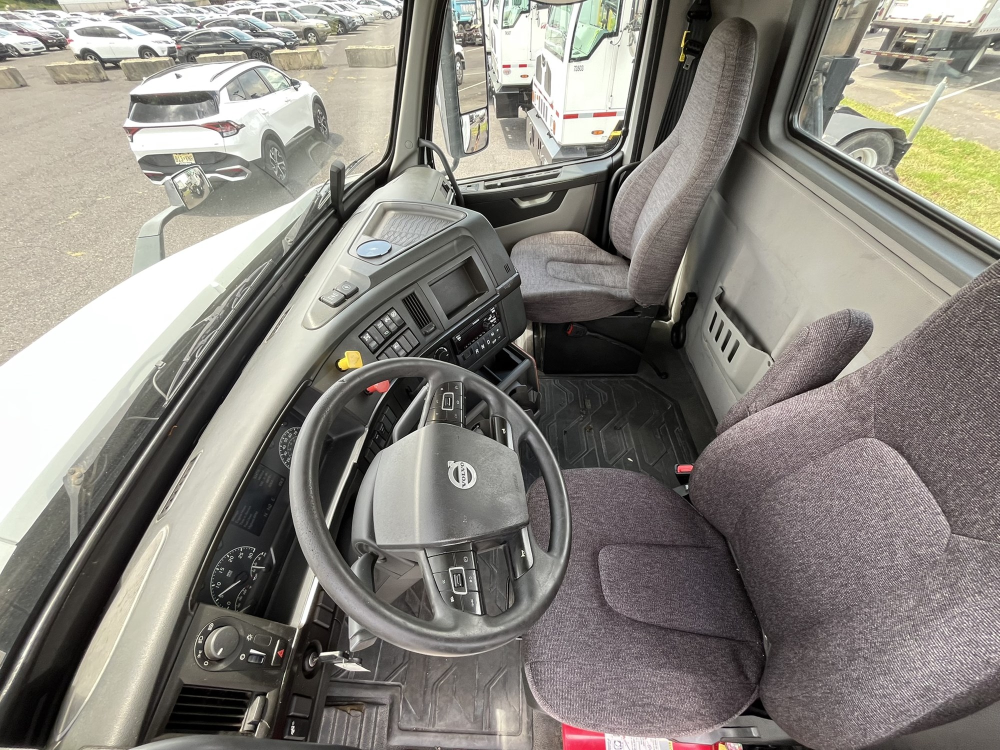 2019 VOLVO VNR64T300 1000589-11 2019 VOLVO VNR64T300 1000589-11
